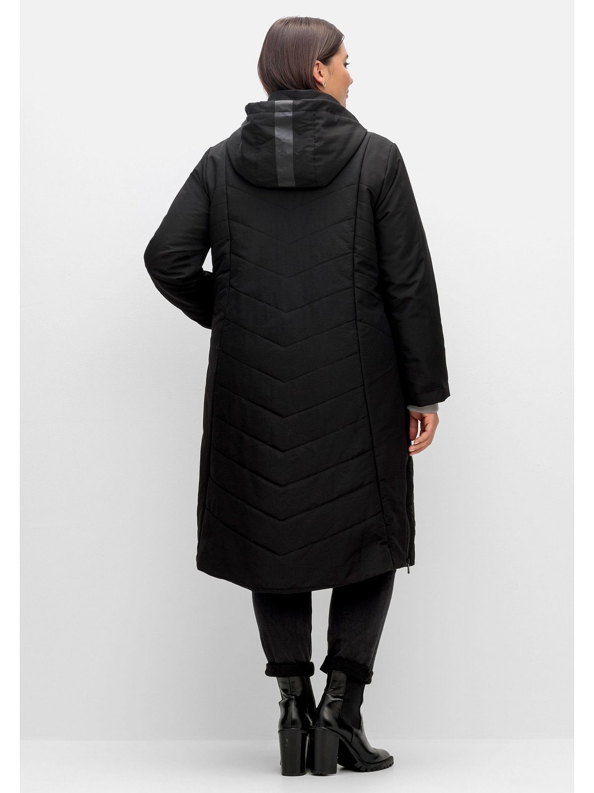 Sheego Steppmantel Große Größen mit abzippbarer Kapuze und Kontrastdetails