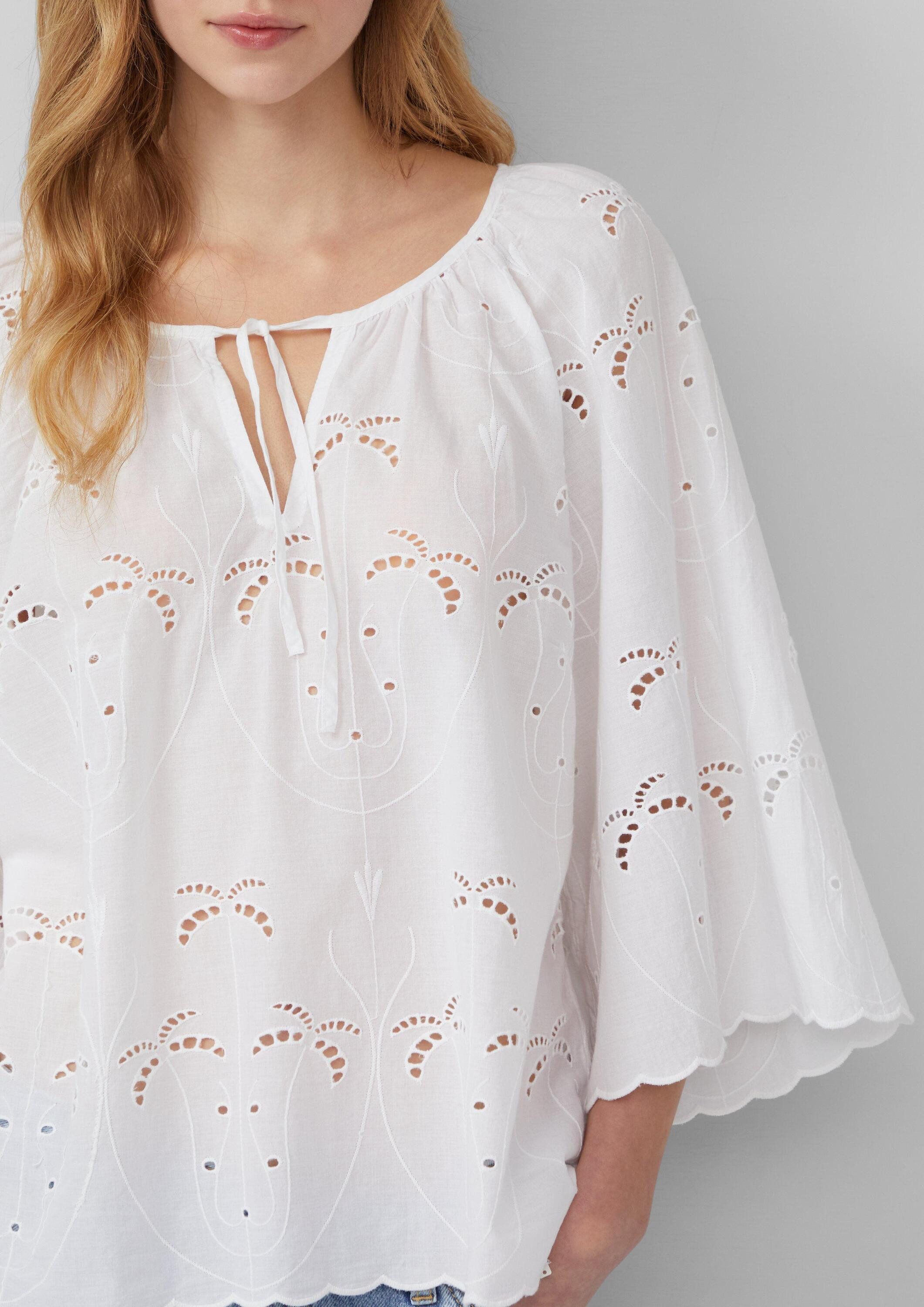 QS Kurzarmbluse Bluse Leichte Bluse mit Lochstickerei, QS x Sarah & Tini