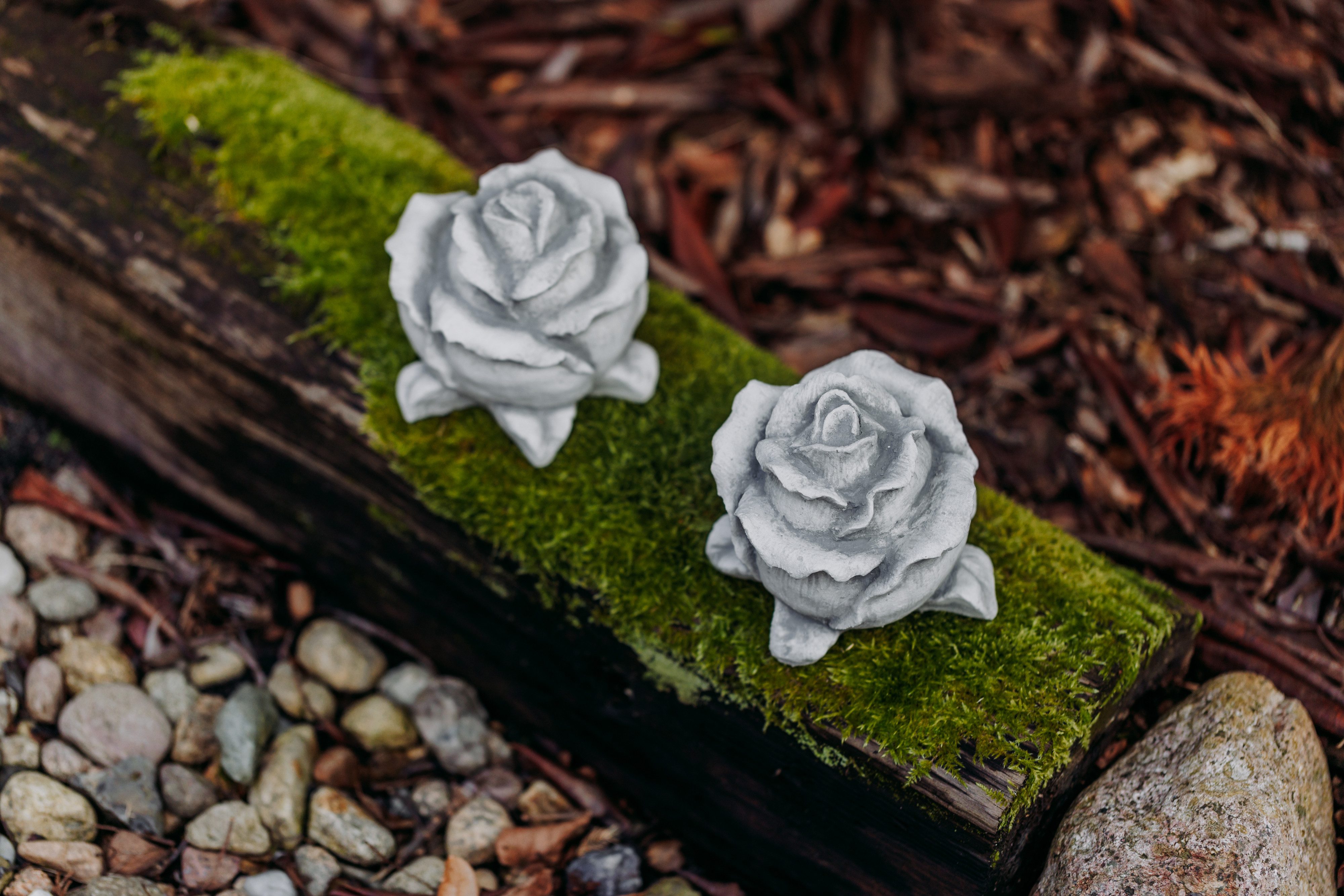 gartendekoparadies.de Gartenfigur romantische Deko-Rosen, 2er-Set, Steinfiguren, H. 10 cm, je 1 kg, (2er-Set), Frostsicher