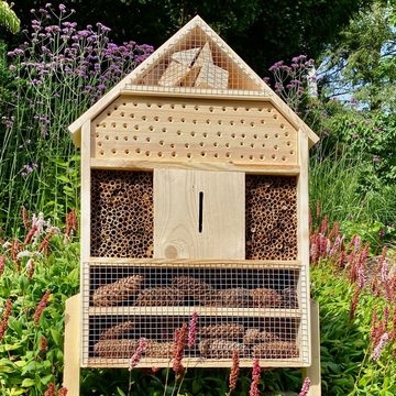 gartenetage Insektenhotel XXL Insektenhaus & Bienenhotel, Naturbelassenes, Insektenhotel zum Aufstellen mit Pfählen