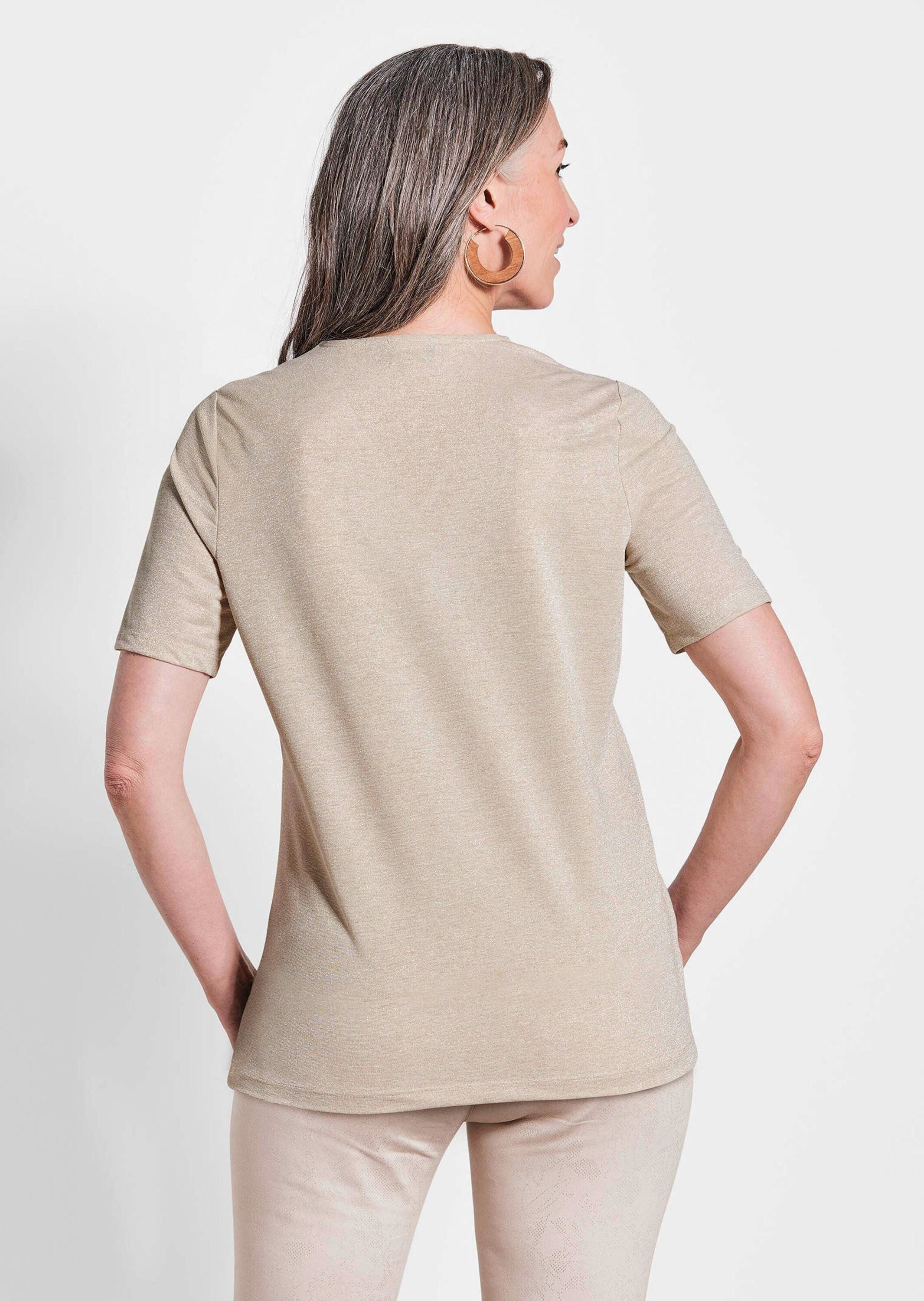 GOLDNER T-Shirt Braunes Halbarm-Shirt mit Glanzeffekt Viskoseshirt, V-Ausschnitt, weich fallend, edel glänzend