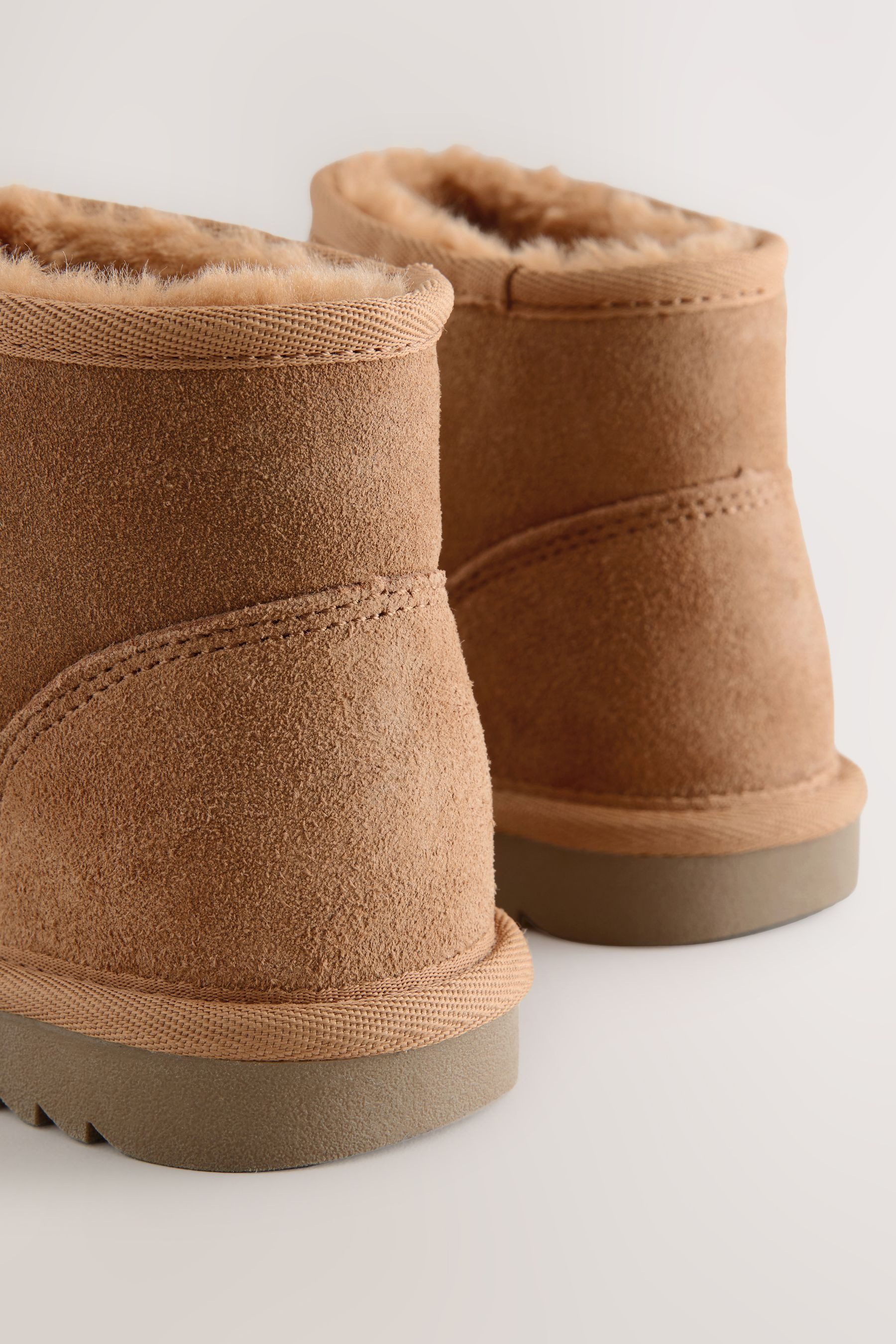 Next Schlupfstiefel aus Veloursleder Schlupfstiefel – Bild 2 von 5