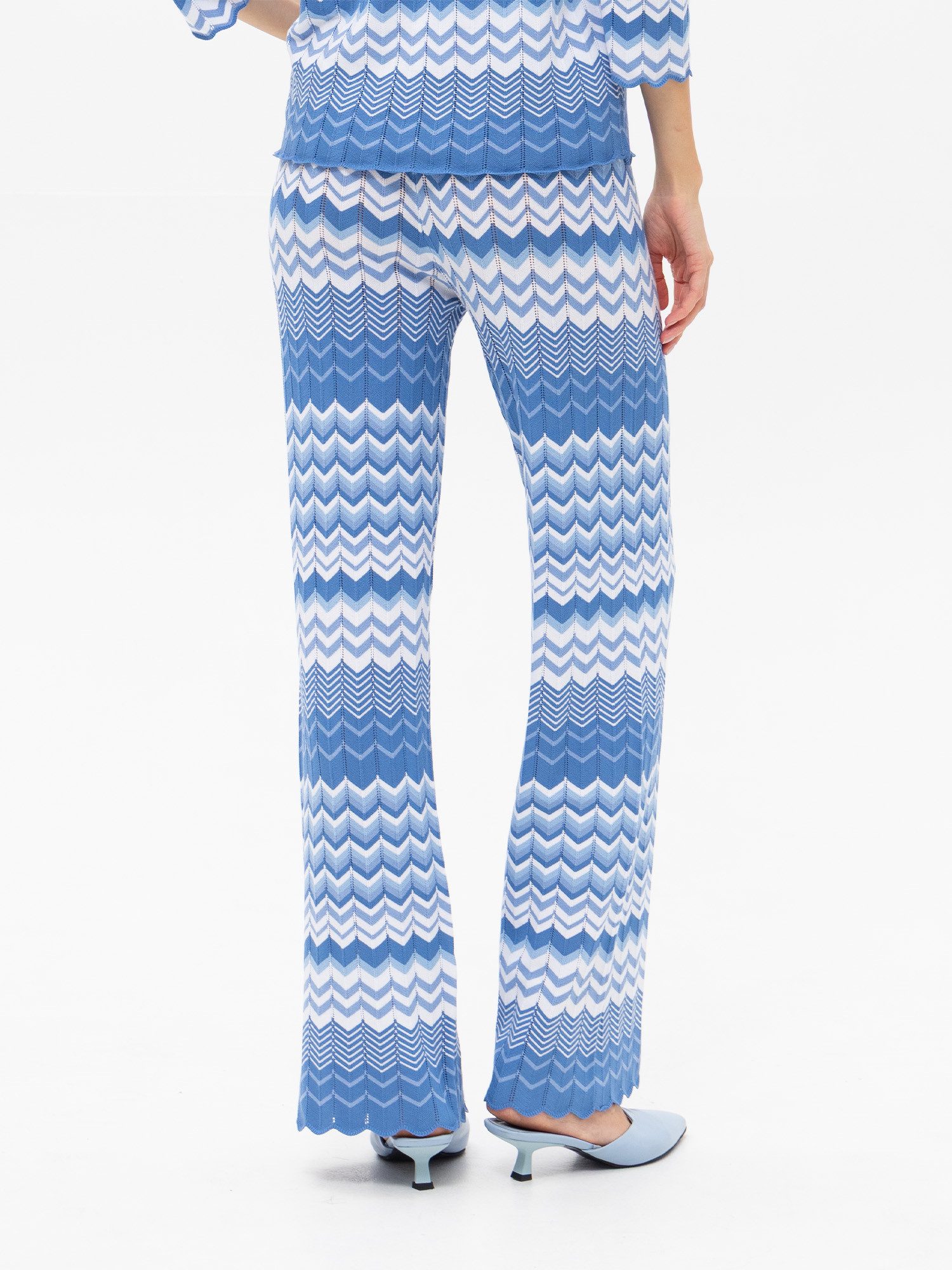 Passioni Strickhose in blau mit ZickZackmuster Blau gestreifte Strickhose mit weit geschnittenem Bein – Bild 4 von 4