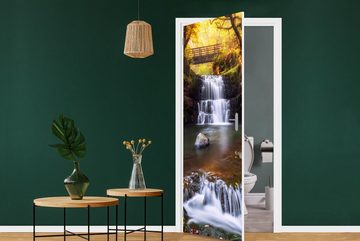 MuchoWow Türtapete Farbenfroher Wald und ein Wasserfall im Brecon Beacons National Park, Matt, bedruckt, (1 St), Fototapete für Tür, Türaufkleber, 75x205 cm