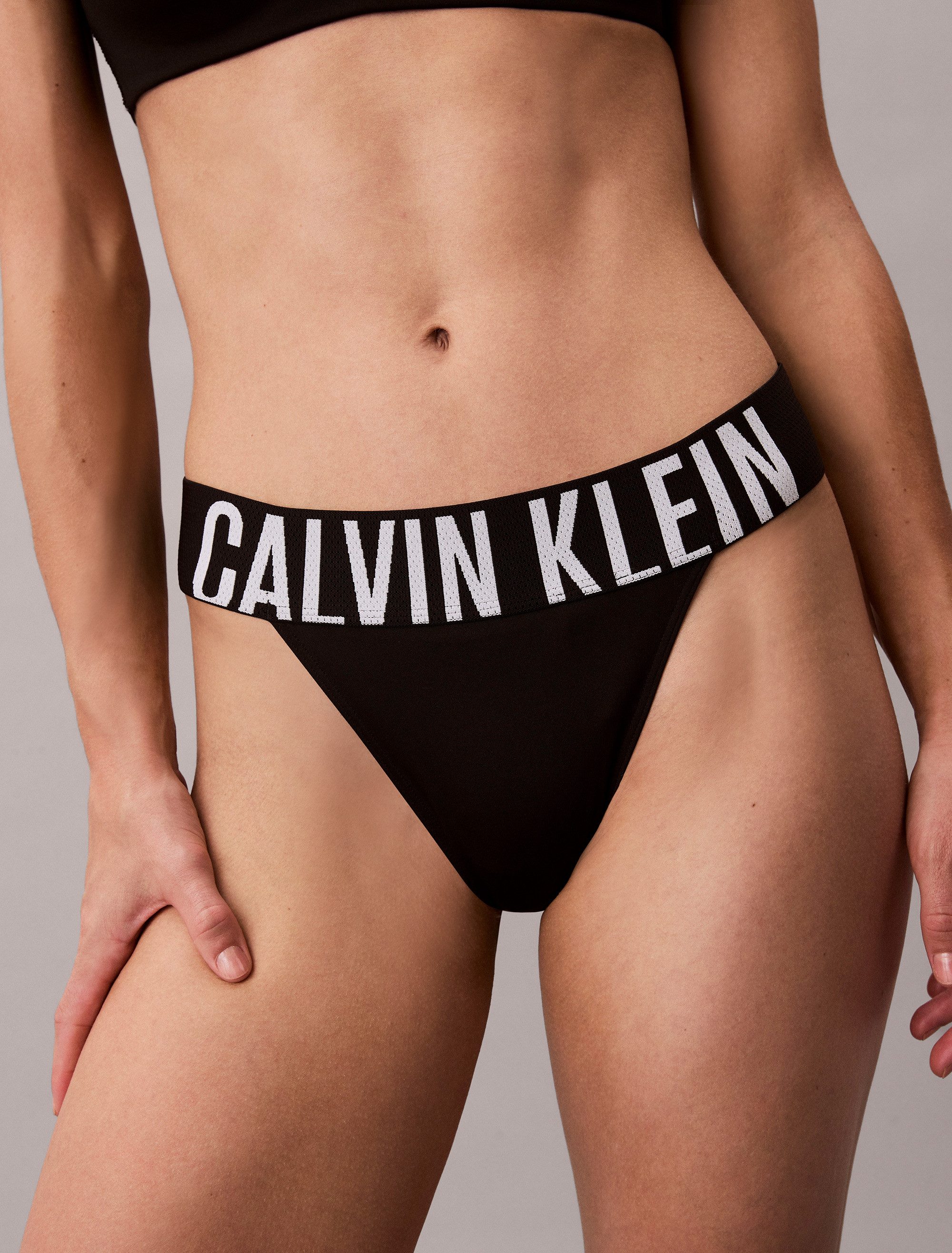 Calvin Klein Underwear String HIGH LEG THONG hoher Beinausschnitt, breiter Bund mit Logoschriftzug