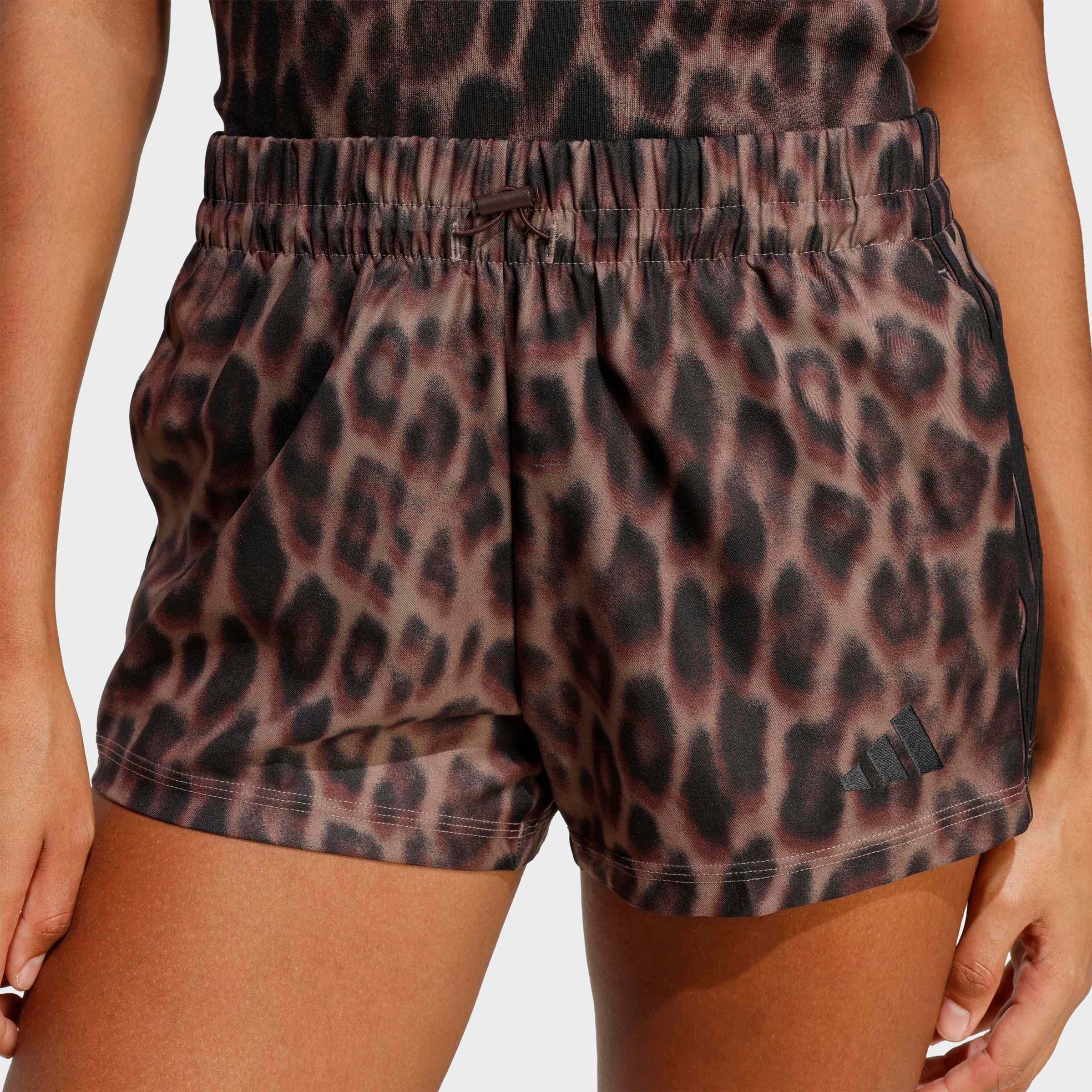 adidas Sportswear Shorts SEASONAL ESSENTIALS LEOPARD PRINT WOVEN MIT 3-STREIFEN