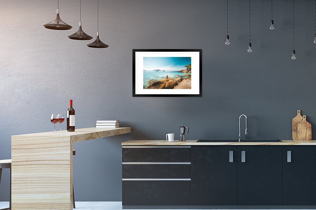 Gerahmtes (1 Wasser - Meer Rahmen, MuchoWow - Poster, Schwarzem Poster Bilderrahmen Felsen, mit Kunstdruck, St),