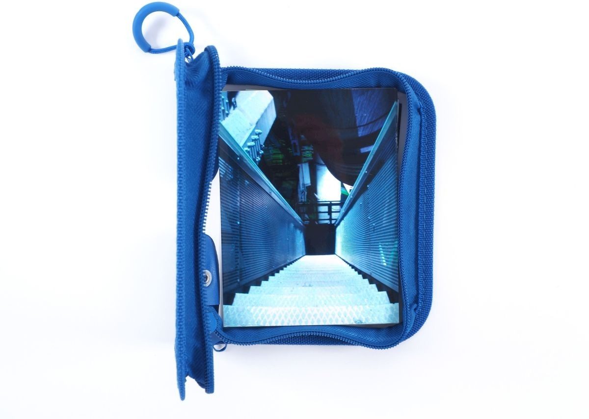 Thumbnail - FOLDERSYS Prospekthülle Reißverschlusstasche A7 PP blau/transluzent Zip schwarz