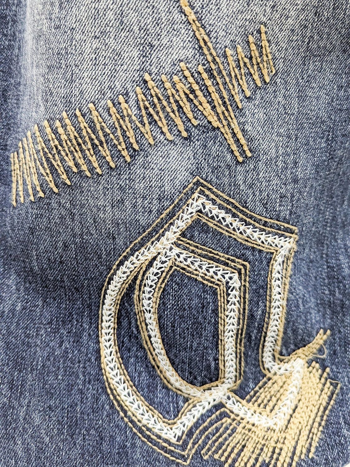 DADA Supreme Regular-fit-Jeans Mit kontrastreicher Stickerei und extra für Herren Goth Letters Baggy – Bild 5 von 5