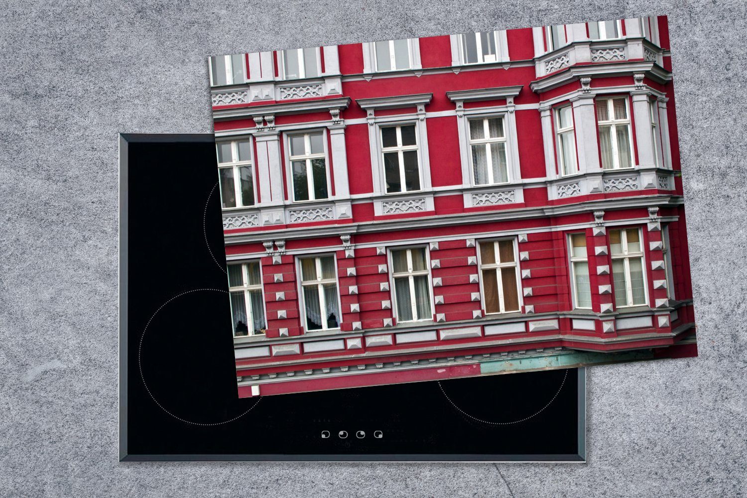 Wohngebäuden Eine von cm, in nutzbar, dem rote Vinyl, Herdblende-/Abdeckplatte (1 Fassade Ceranfeldabdeckung tlg), Viertel, Arbeitsfläche MuchoWow 70x52 Mobile