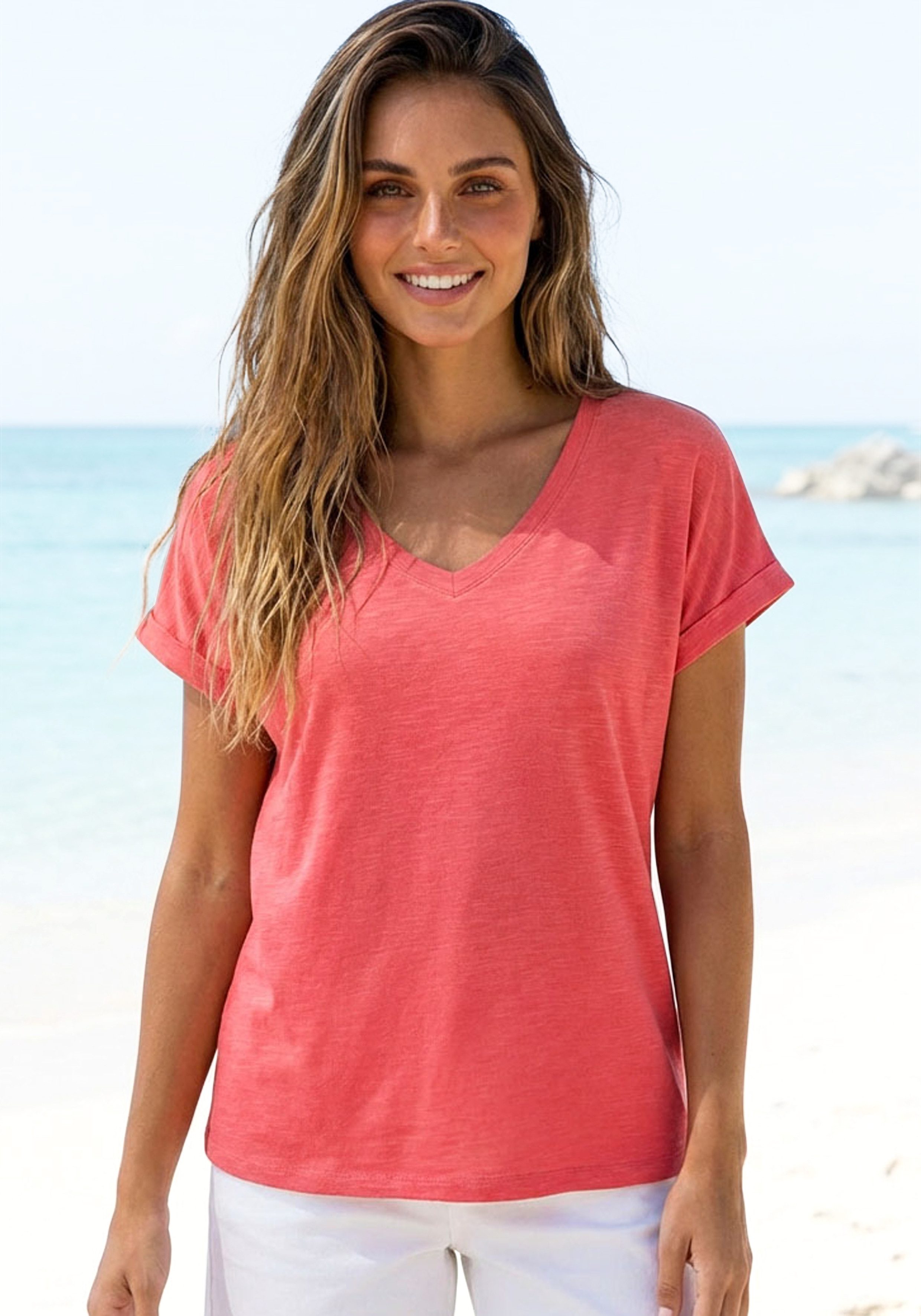 Beachtime by Lascana V-Shirt mit fixiertem Ärmelumschlag aus luftiger Viskose-Qualität