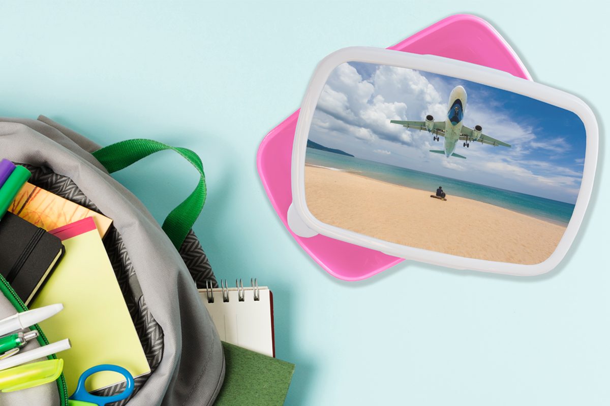 Mädchen, rosa Kunststoff Lunchbox Flugzeug tief fliegt Snackbox, MuchoWow Brotbox für (2-tlg), Kunststoff, Erwachsene, Brotdose Kinder, Person, über eine