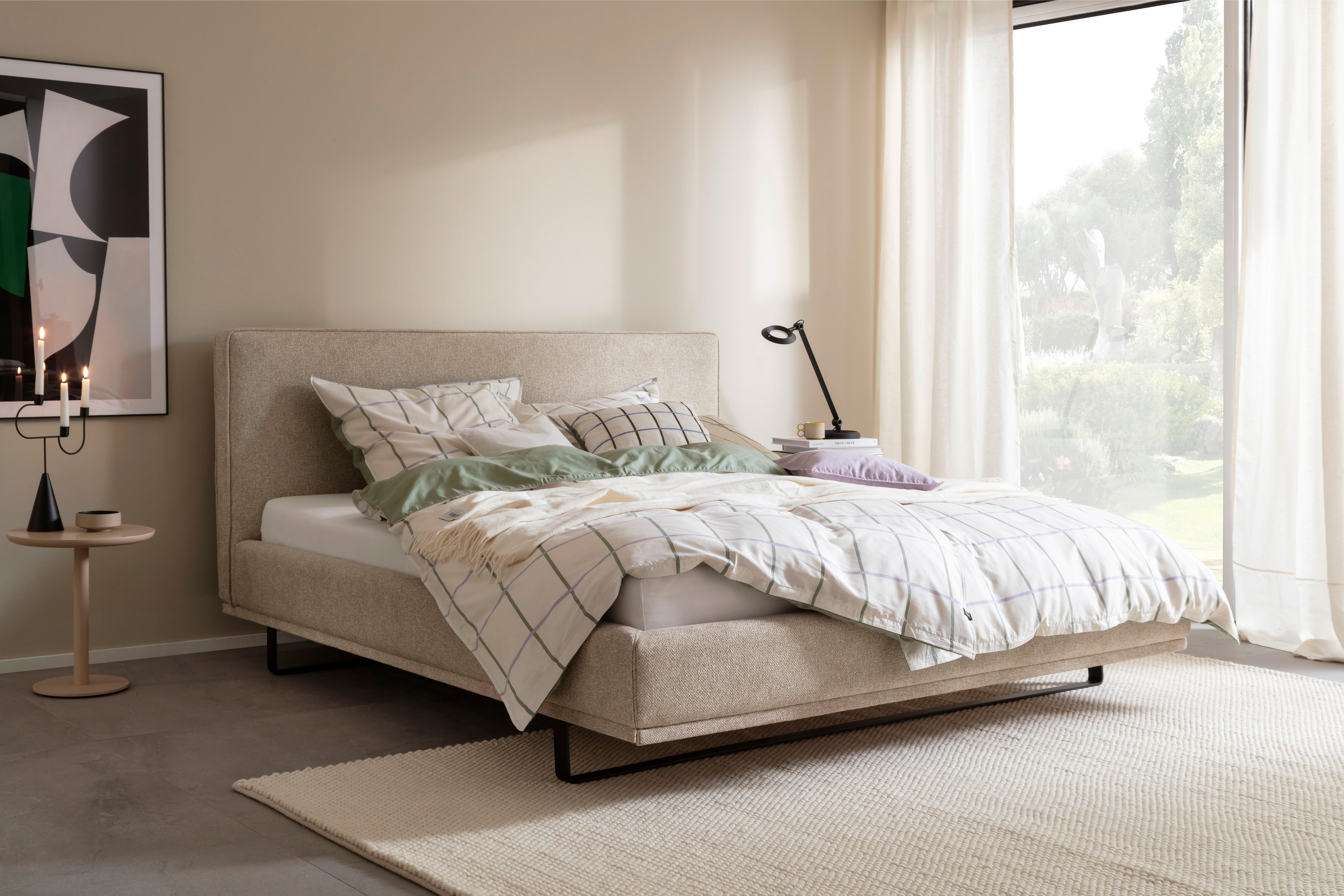 SCHÖNER WOHNEN-Kollektion Polsterbett COMO in der Breite 180cm, mit schwarzen Metallkufen, erhältlich in verschiedenen Кольора(ів)