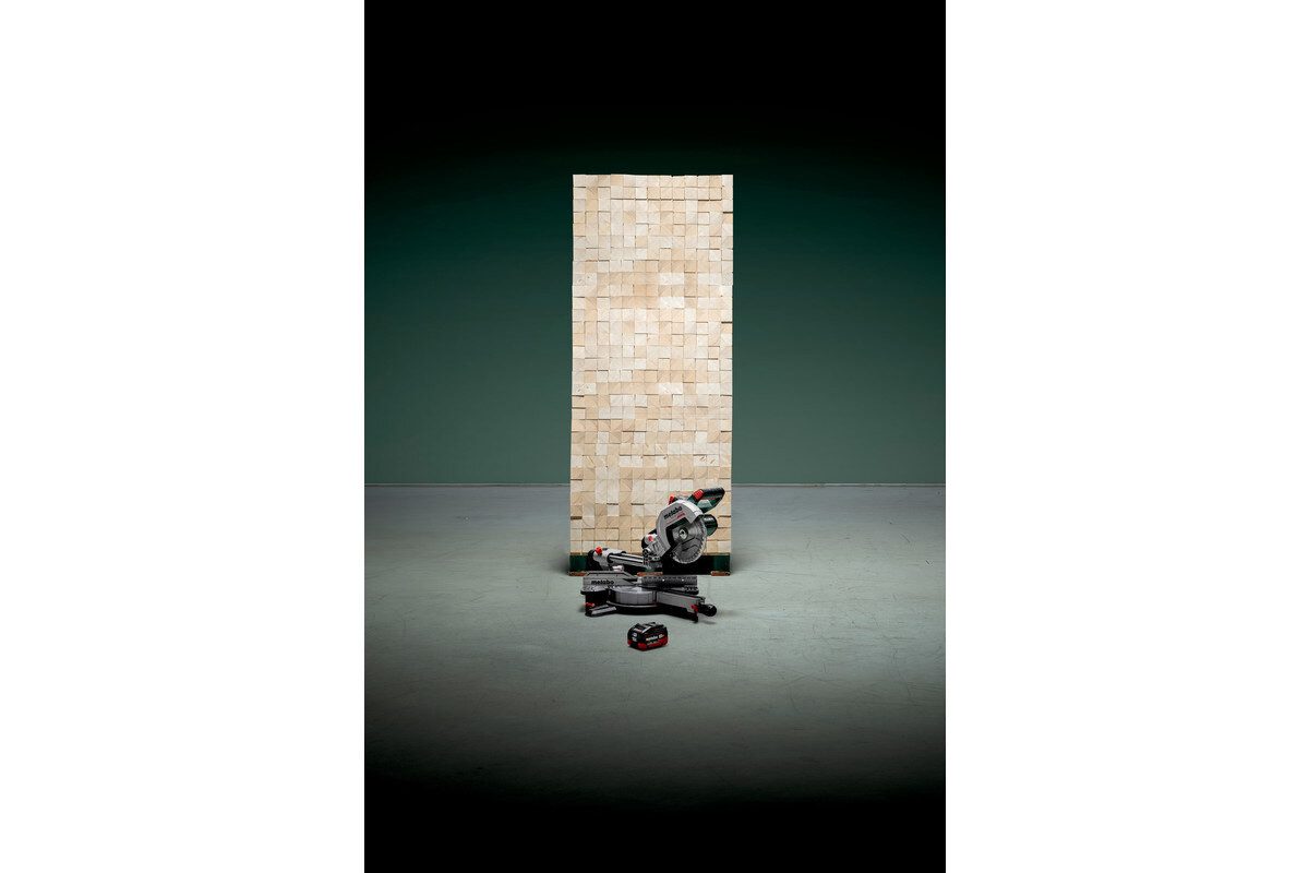 metabo Akku-Kapp-Gehrungssäge KGS 18 LTX BL 216, Kappsäge 2 x 8 Ah LiHD im Karton