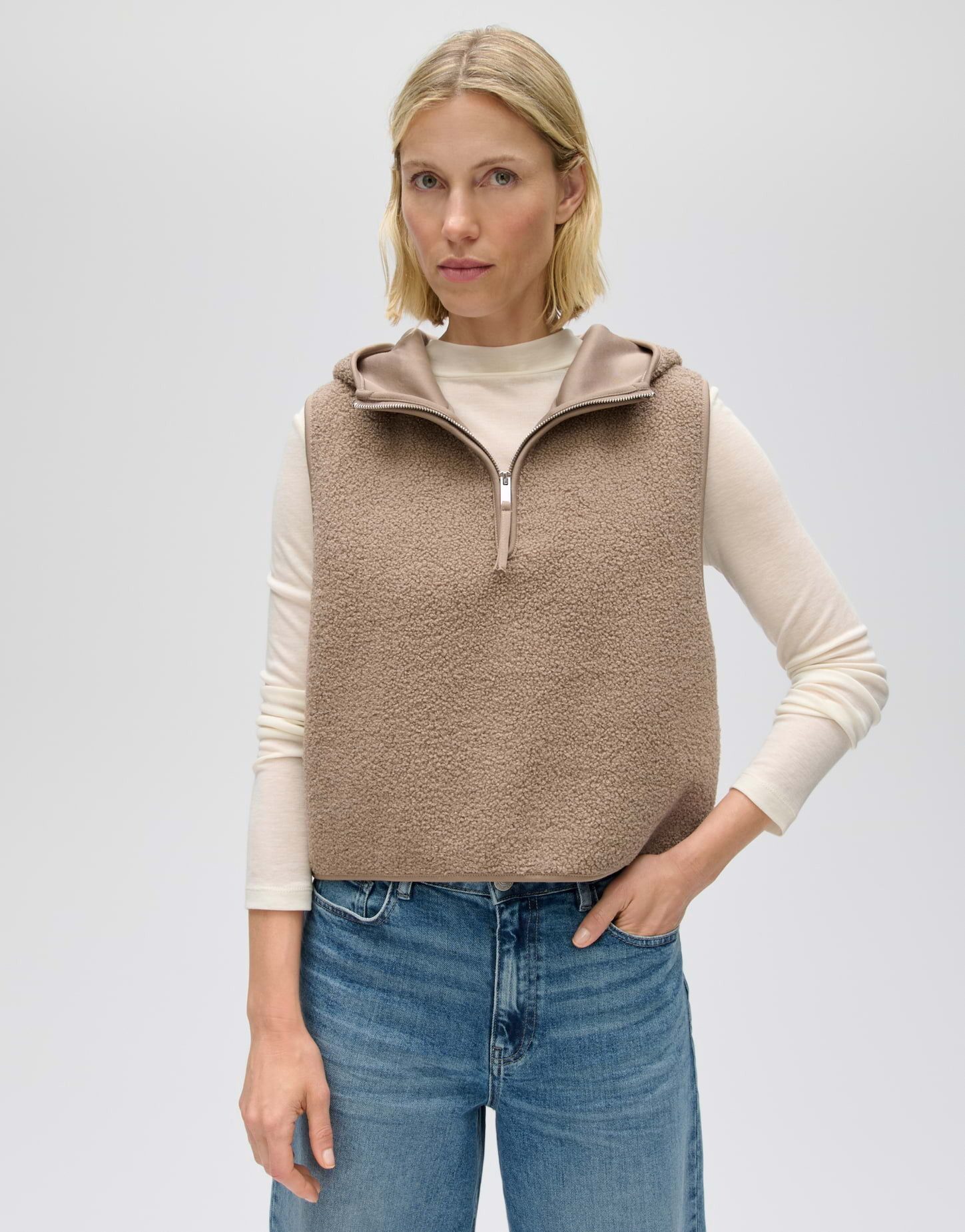 OPUS Cape Akapu cape aus flauschigem Teddyfell Cape im Boxy Fit mit Stehkragen und Kapuze