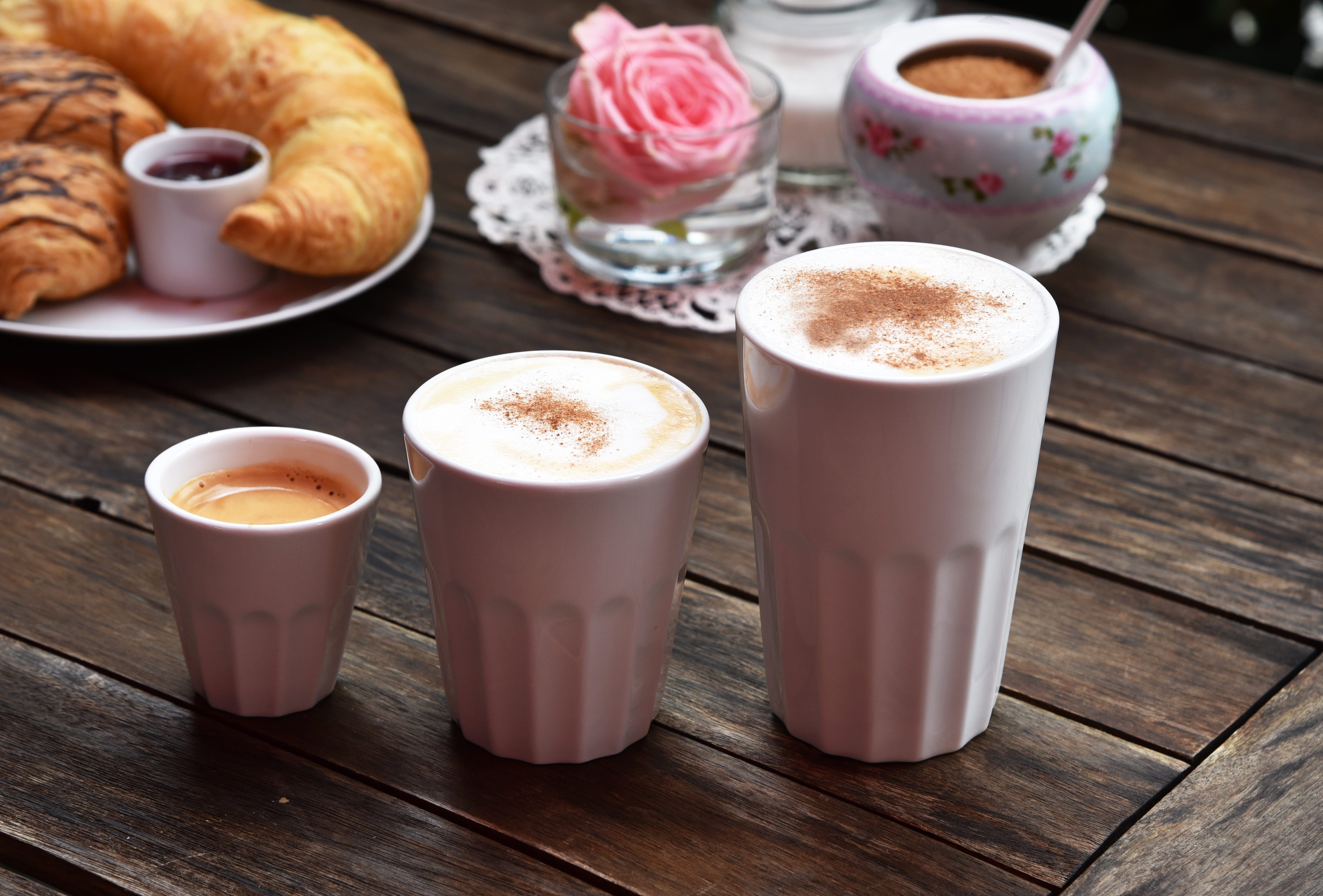 White Latte-Macchiato-Tasse in Taste klimaneutral, spülmaschinenfest, Kaffeetasse, ml, Made 100% Porzellan, Manufaktur Mahlwerck EU 400 Pearl French