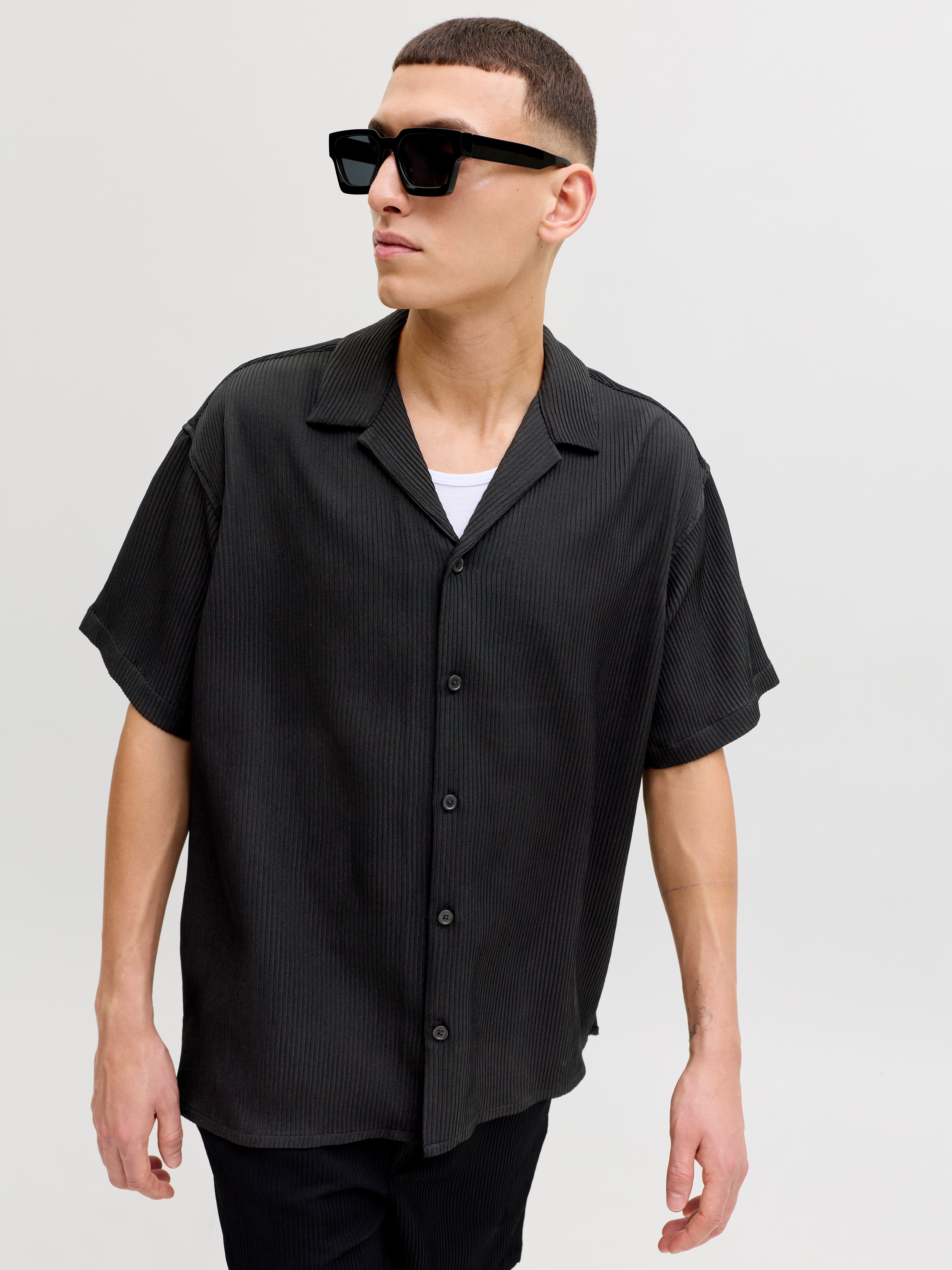Jack & Jones Kurzarmhemd JJEHARRISON RESORT SHIRT SS SN Materialmix mit Str günstig online kaufen