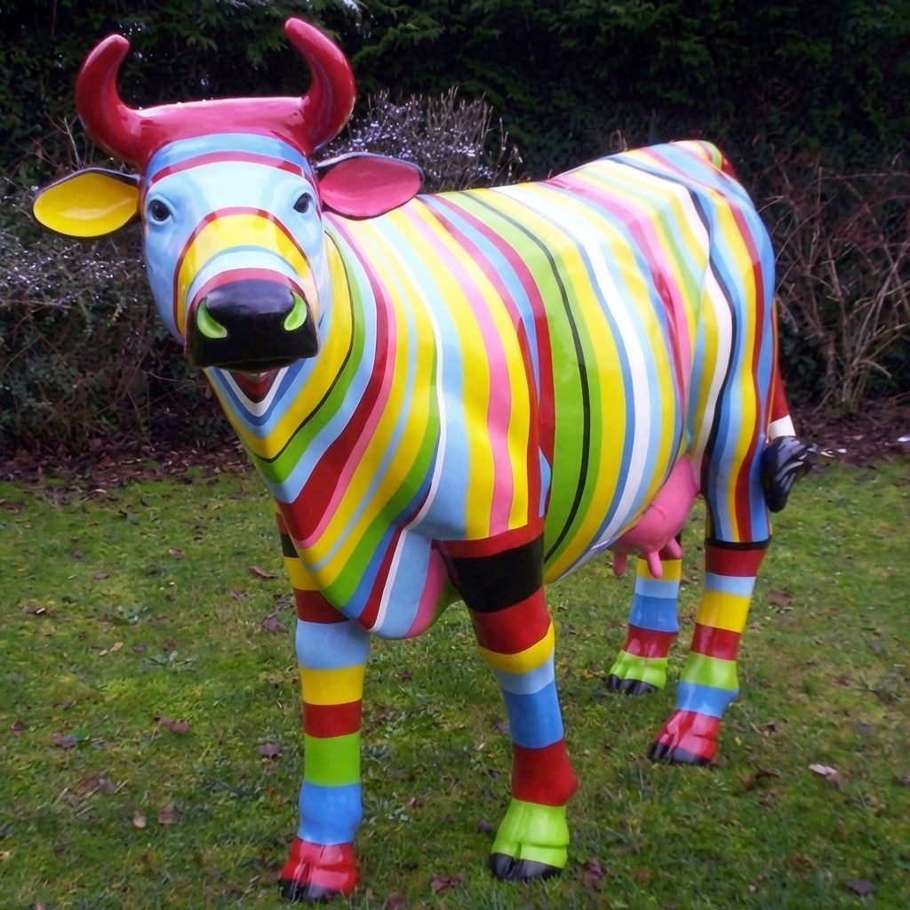 JVmoebel Dekoobjekt Abstrakte Skulptur aus Polyresin in modernem Design, Made in Europa