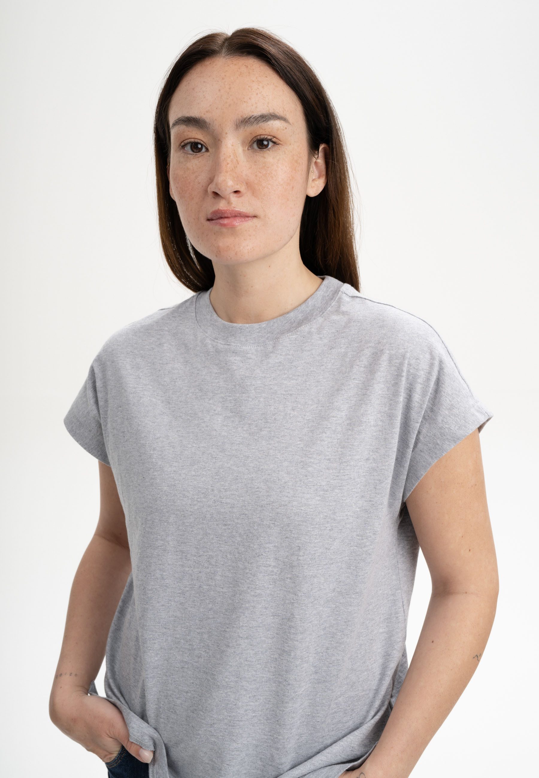 MELA Kurzarmshirt T-Shirt Style MADHU Fein gerippter Kragen