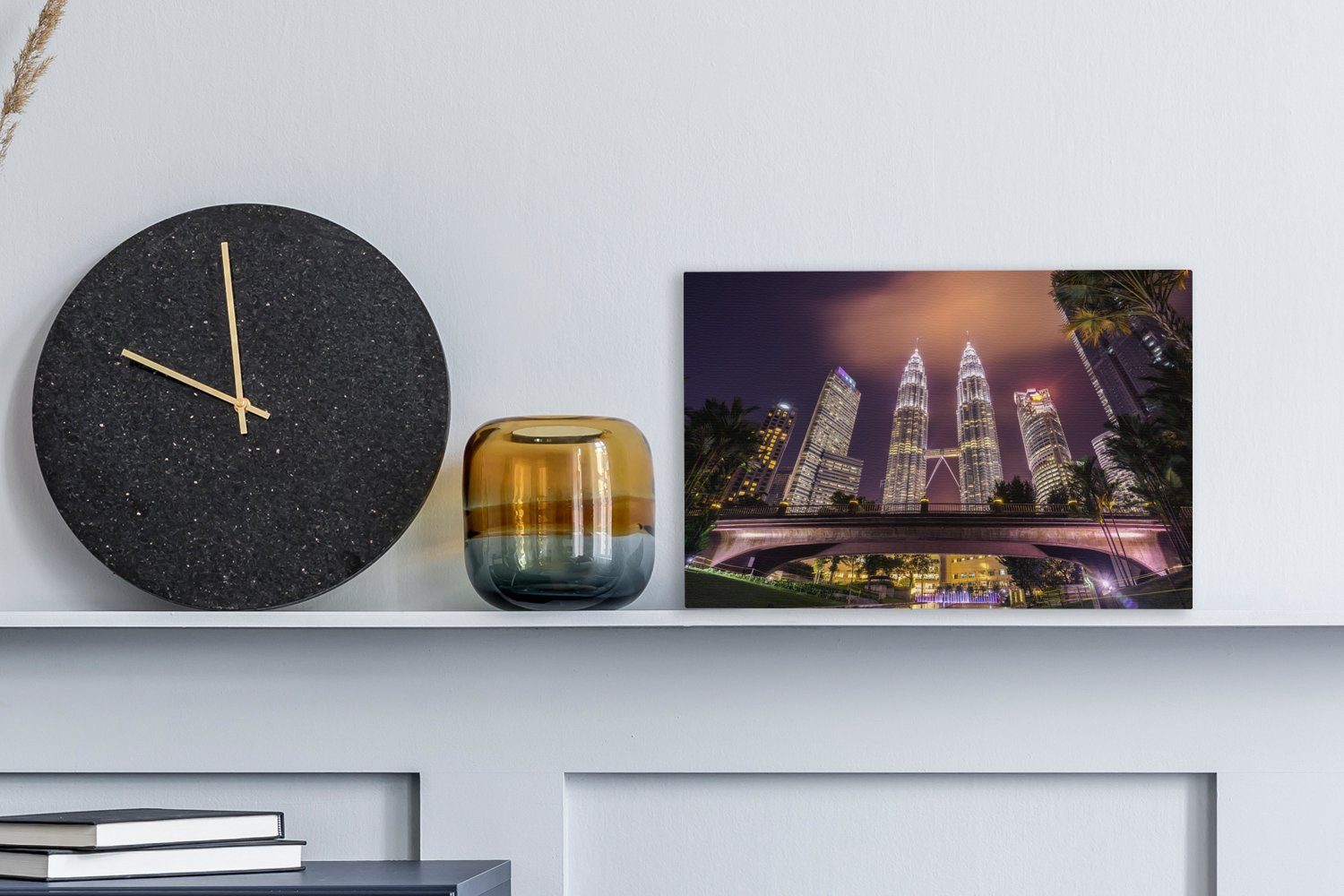 Himmel Leinwandbilder, cm Aufhängefertig, lila den 30x20 Petronas (1 Wanddeko, Schöner Leinwandbild Wandbild OneMillionCanvasses® St), über Towers,