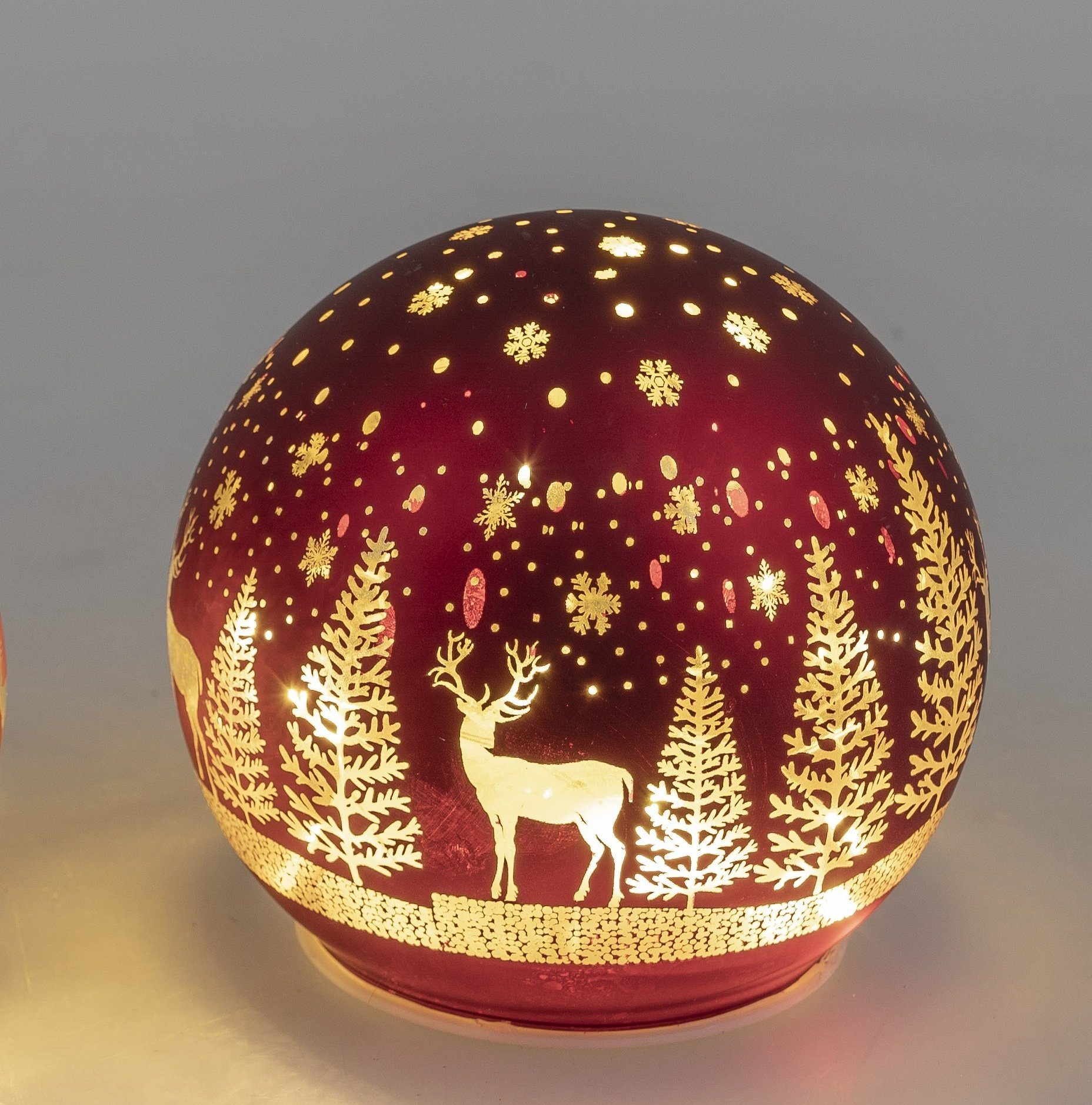 formano Weihnachtsbaumkugel Deko Kugel Licht rot mit Hirsch und Bäume LED-Licht, Timerfunktion