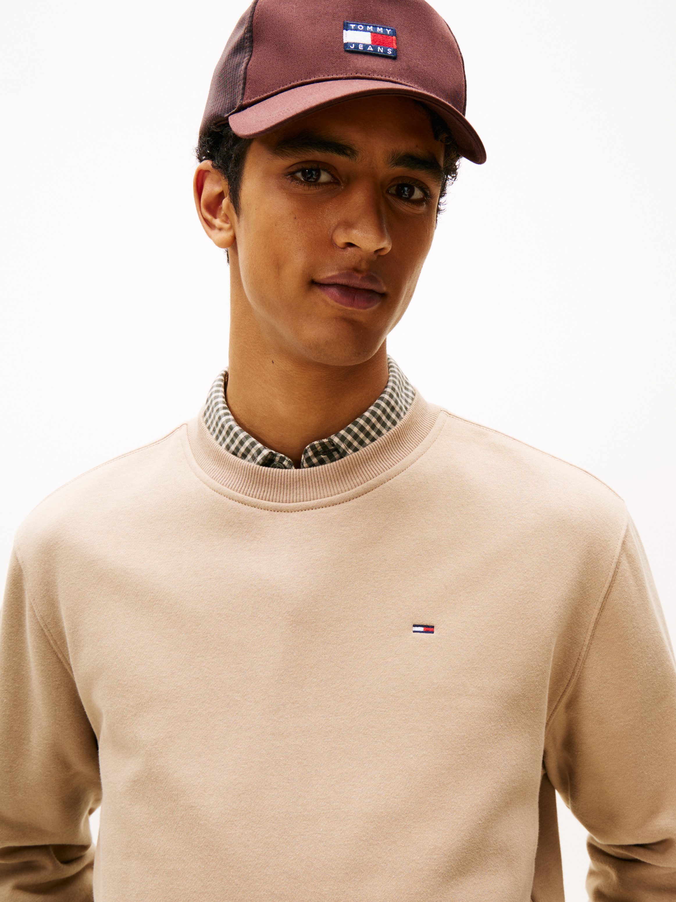 Tommy Jeans Sweatshirt TJM REG S FLAG CREW Mit besticktem Markenlogo auf Br günstig online kaufen