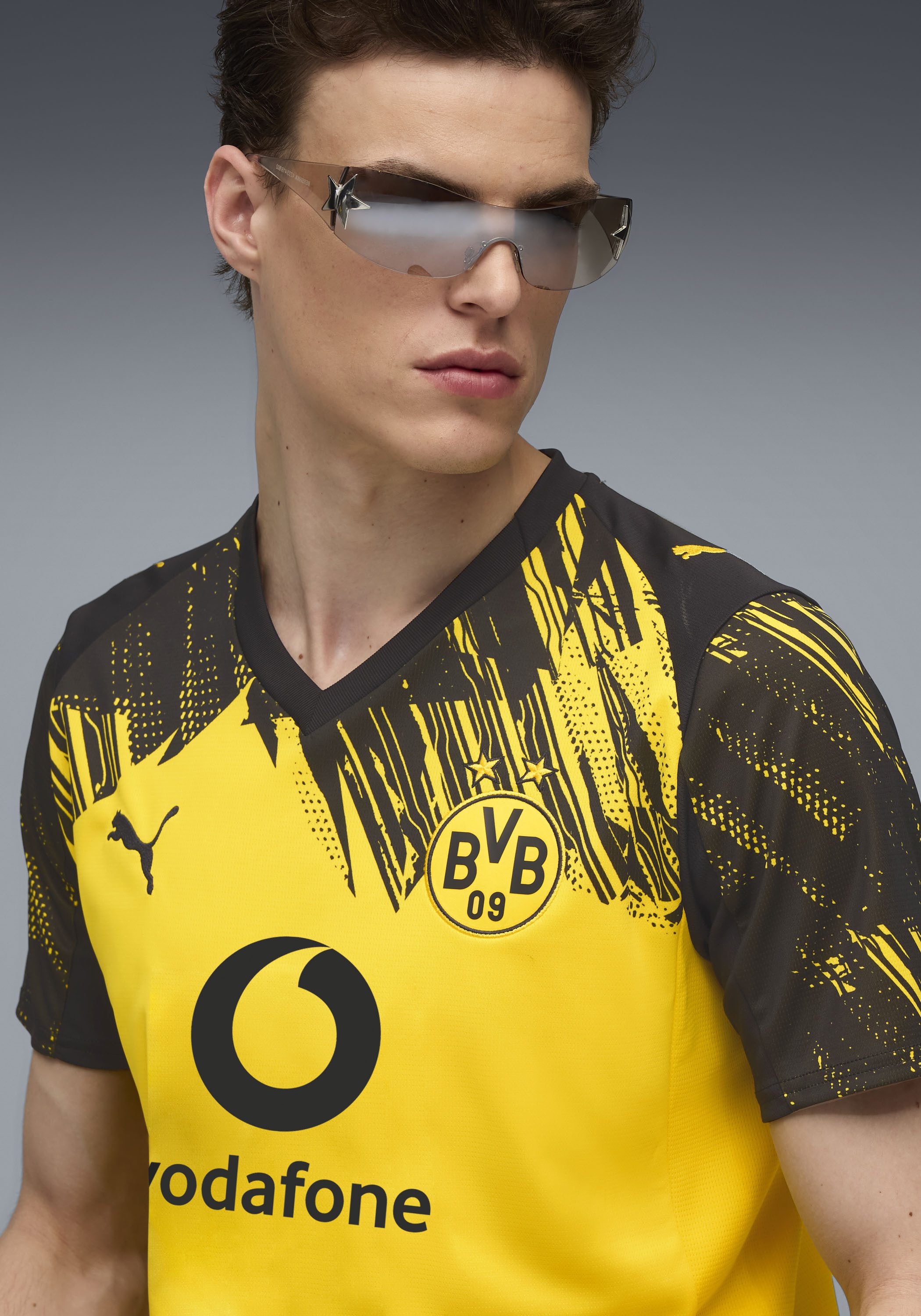 PUMA Fußballtrikot BVB HOME JERSEY REPLICA WITH SPONSOR Fußball, sportlicher Stil, ohne Kapuze, aus Webmaterial
