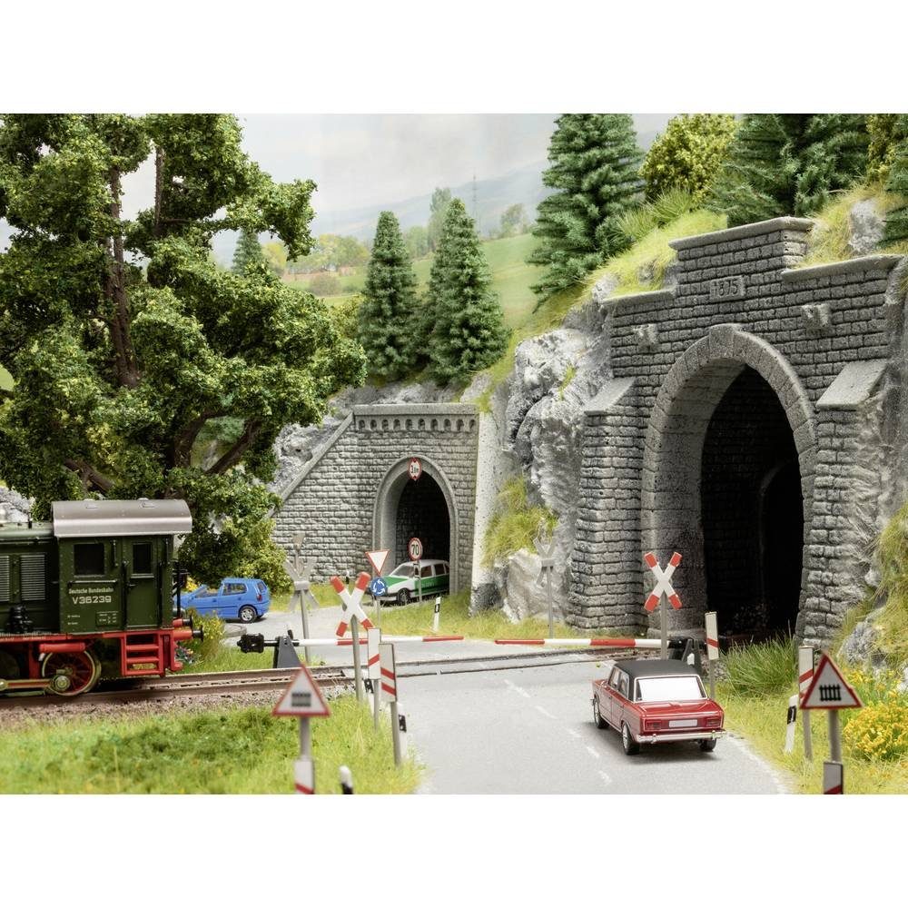Modelleisenbahn-Fertiggelände H0 Verkehrsschilder-Set