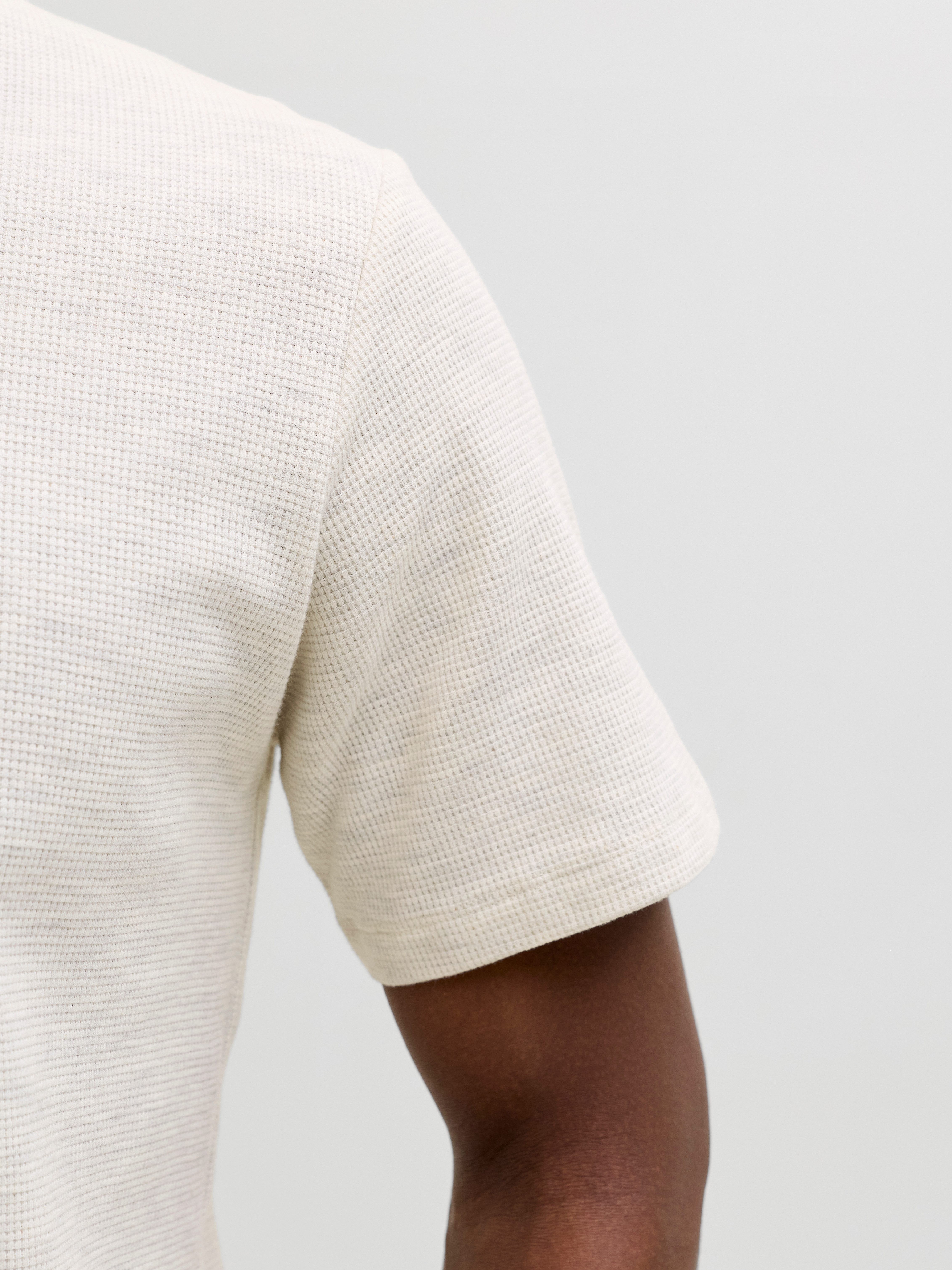 Jack & Jones Rundhalsshirt JJEAUSTIN TEE SS NOOS Materialmix, relaxed fit – Bild 3 von 5