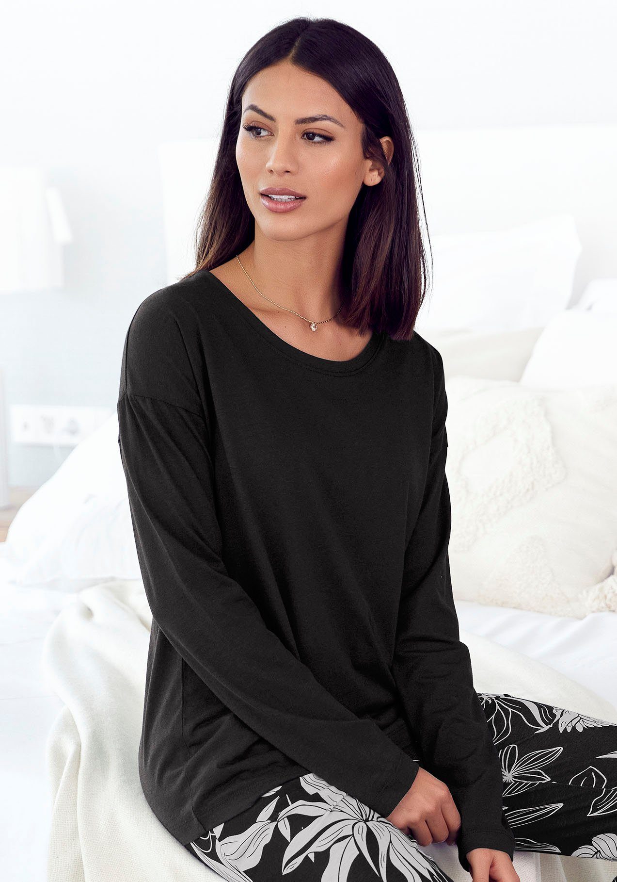 LASCANA Pyjamaoberteil, mit überschnittenen Schultern günstig online kaufen