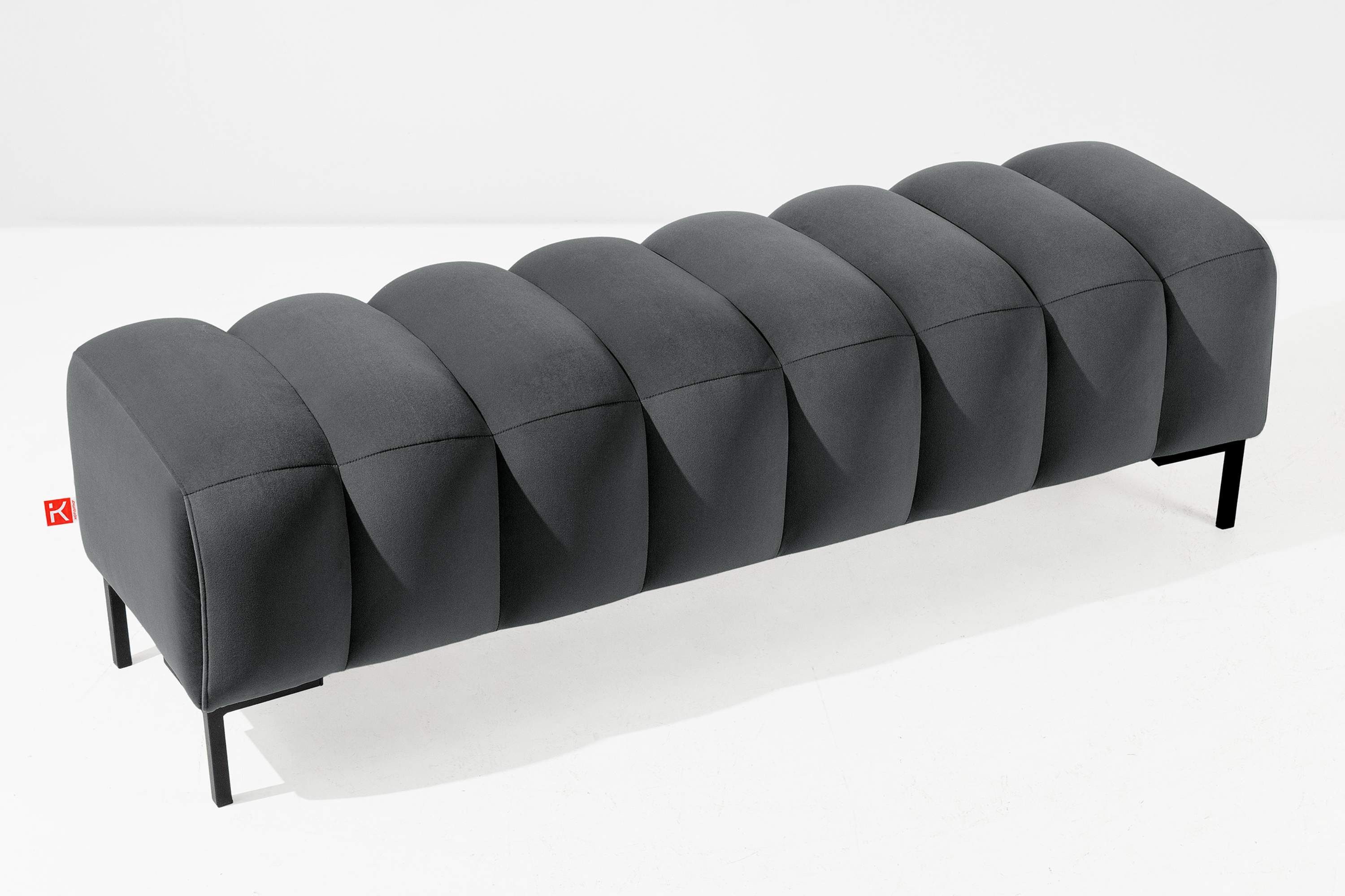 KONSIMO® Polsterbank Bettbank PECCO, Metallbeinen, hergestellt in der EU, handgefertigt, Elegant, Massivholzrahmen, Veloursstoff