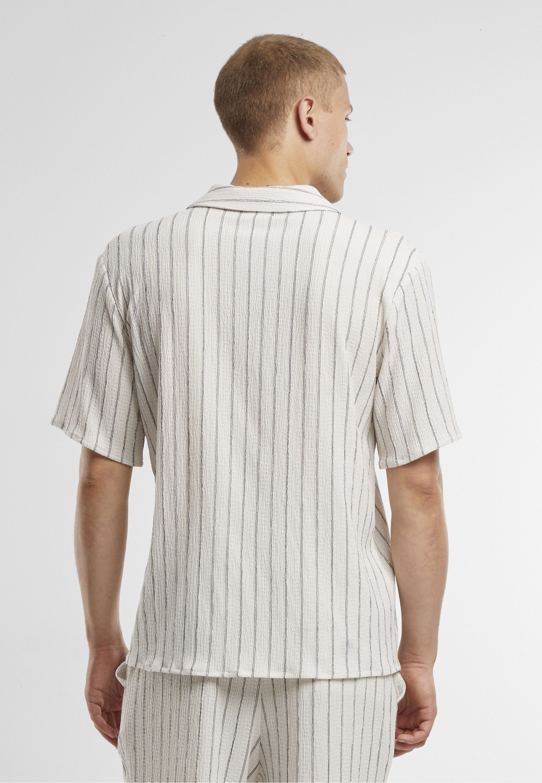 URBAN CLASSICS Langarmhemd Urban Classics Striped Crinkle Resort Shirt (1-tlg) – Bild 4 von 5