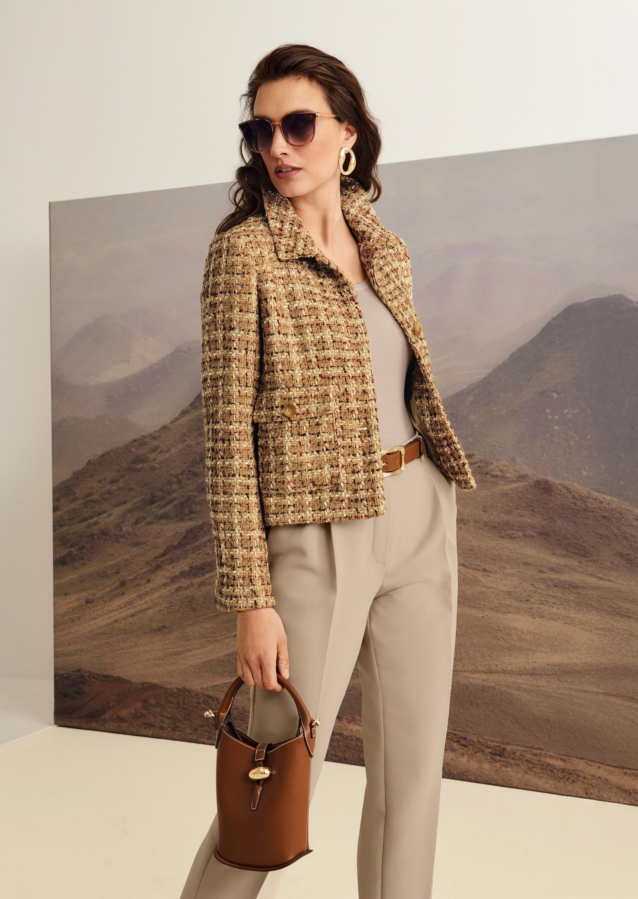 MADELEINE Kurzblazer Eleganter Businessblazer mit Hemdkragen Moderner Kurzblazer mit verdeckter Knopfleiste und langen Ärmeln