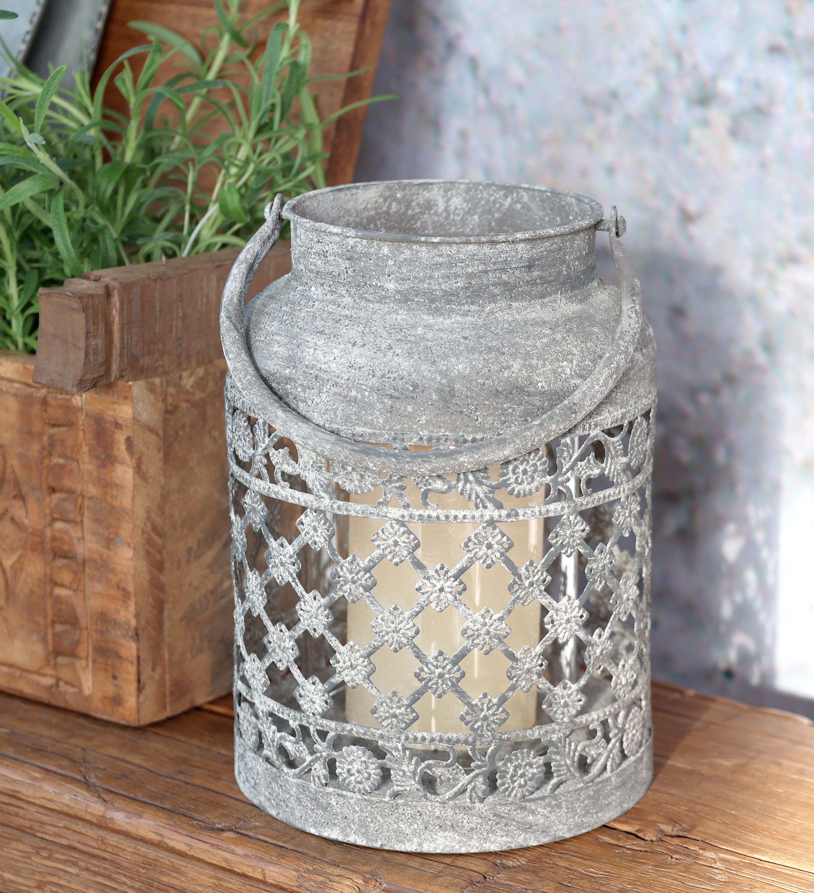 Chic Antique Kerzenhalter Chic Antique - Laterne Windlicht mit Muster H 22cm Metall Glas Grau