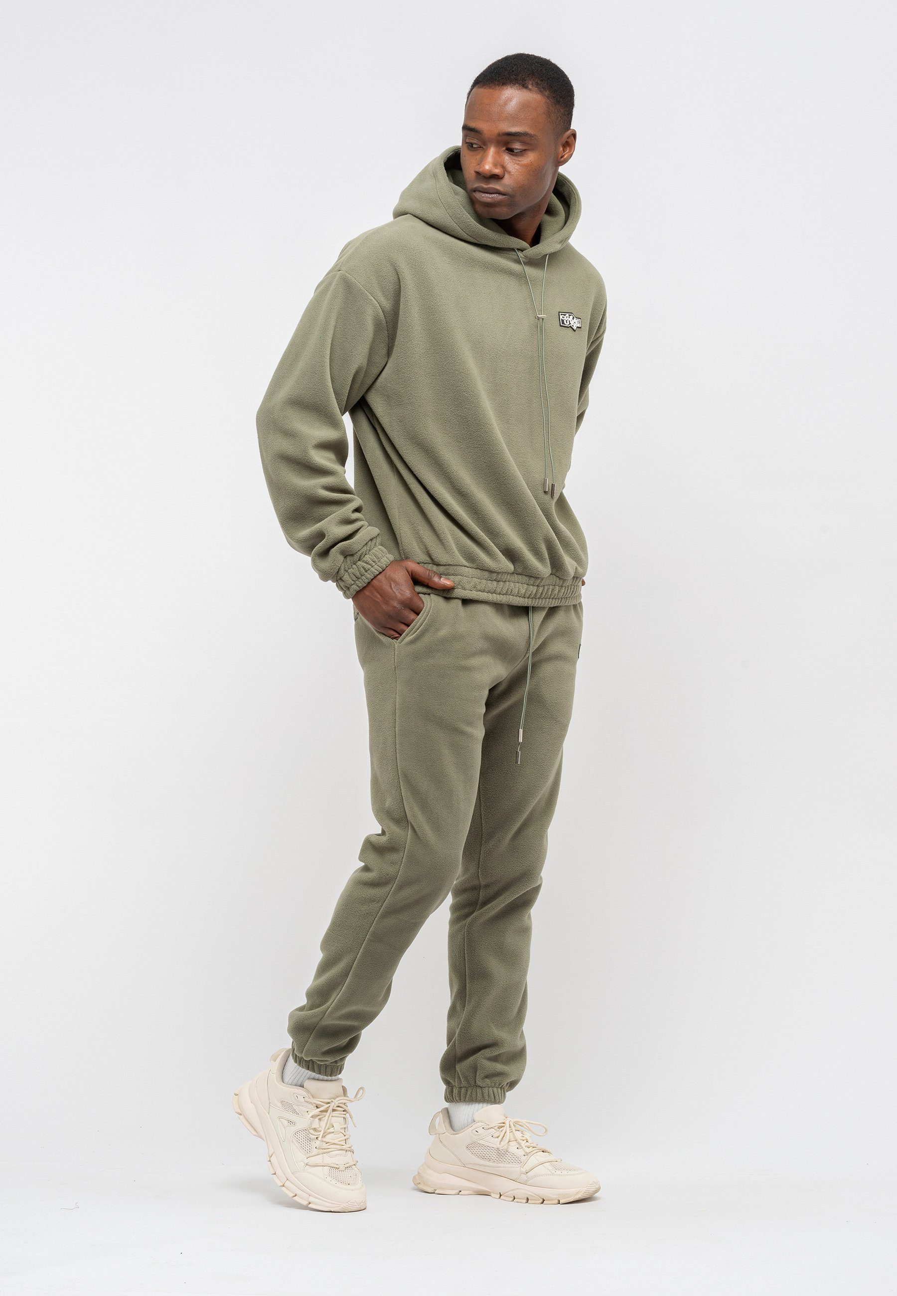 Tom Barron Trainingsanzug Tom Barron Tracksuit With Fleece Fabric Patch Logo, mit modernem Design