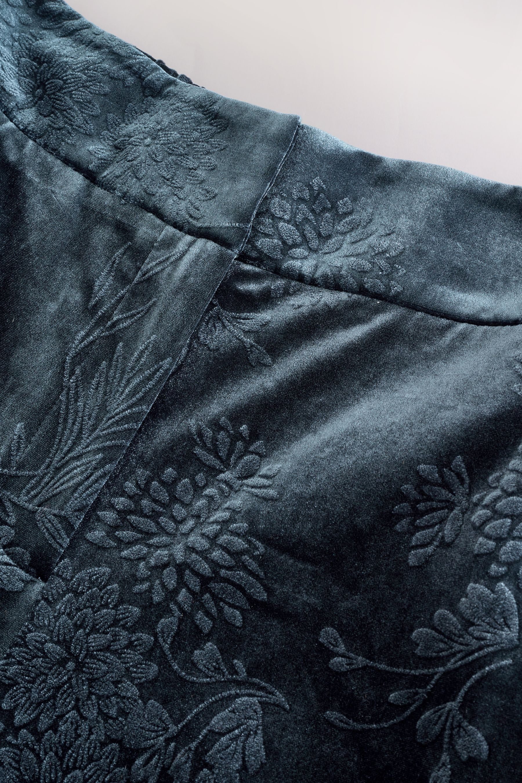 Next Anzughose Samthose mit weitem Beinschnitt und Prägung (1-tlg)