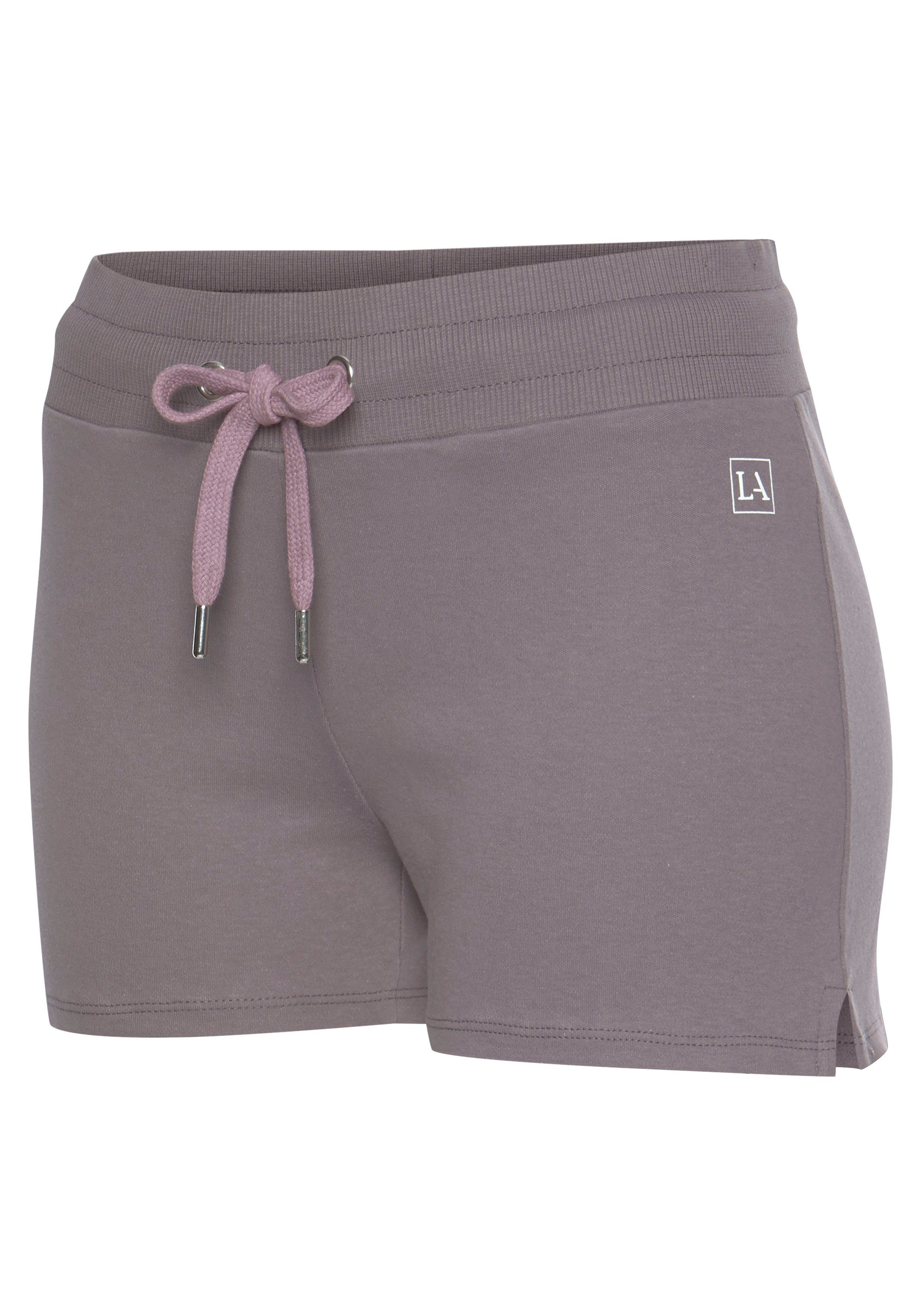 LASCANA ACTIVE Shorts mit kleinen Seitenschlitzen – Bild 5 von 5