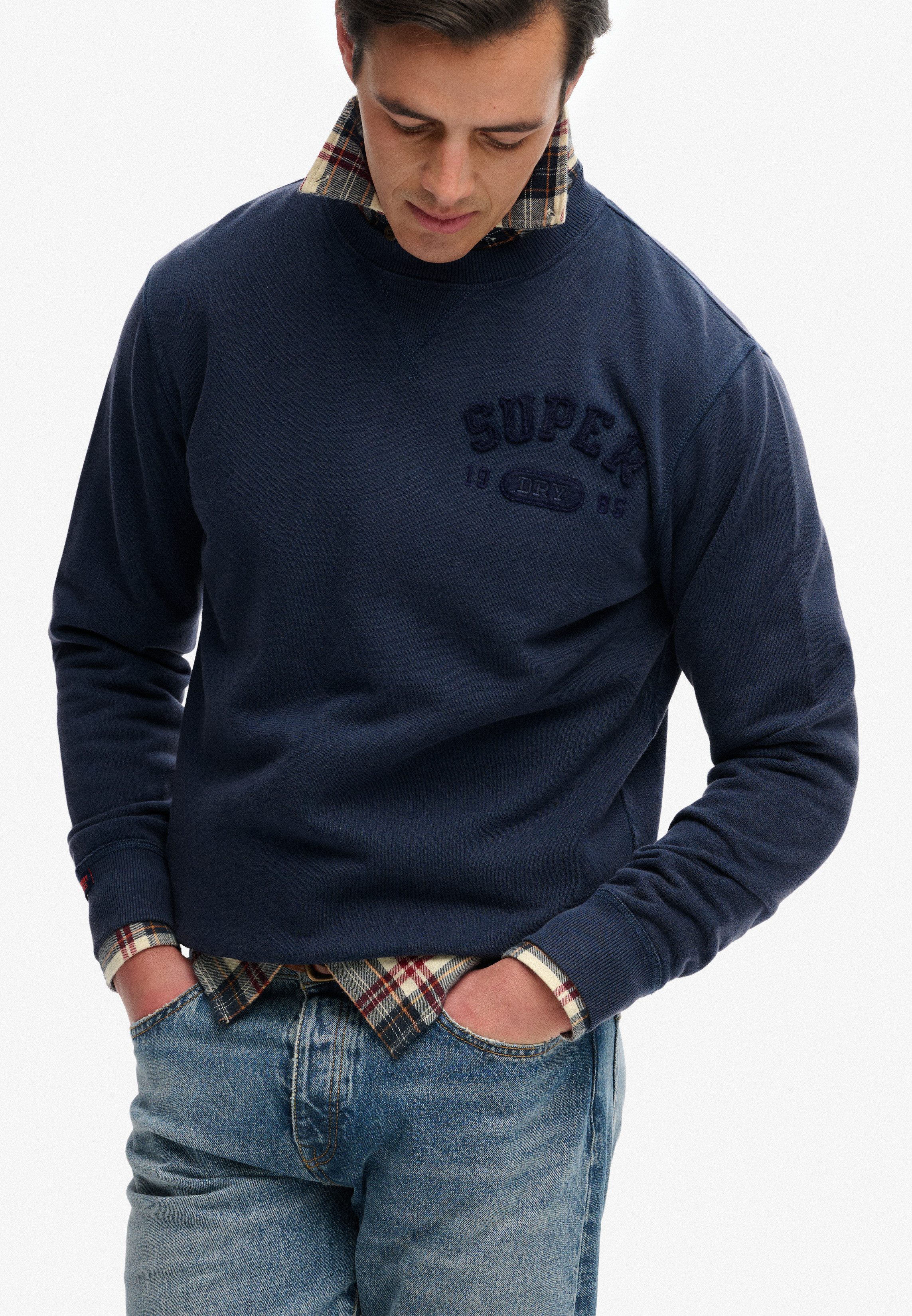 Superdry Sweatshirt VINTAGE ATHLETIC TONAL CREW Loose Fit, mit Rundhalsausschnitt, aus Baumwolle