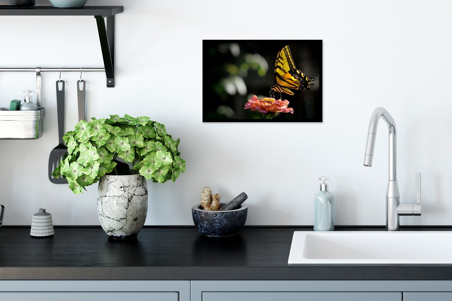 Wandposter, Wanddeko, Schwarzem Botanisch Blume, Bilder, Bilderrahmen - (1 Poster, Schmetterling - Poster St), Gerahmtes MuchoWow