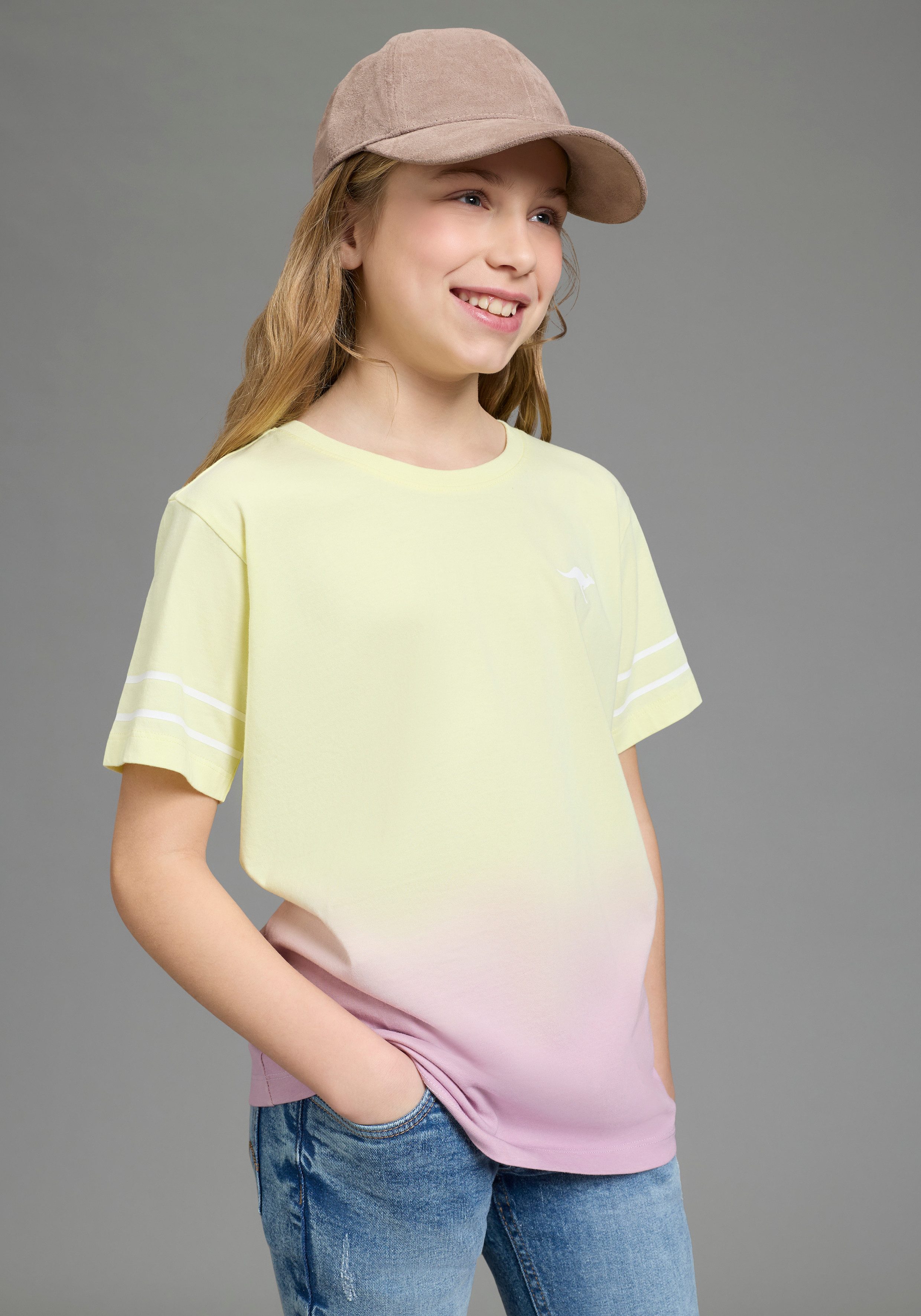 KangaROOS T-Shirt Kangaroos mit trendigem Farbverlauf kurzärmelig, bequeme Passform, mit Logodruck, Rundhalsausschnitt