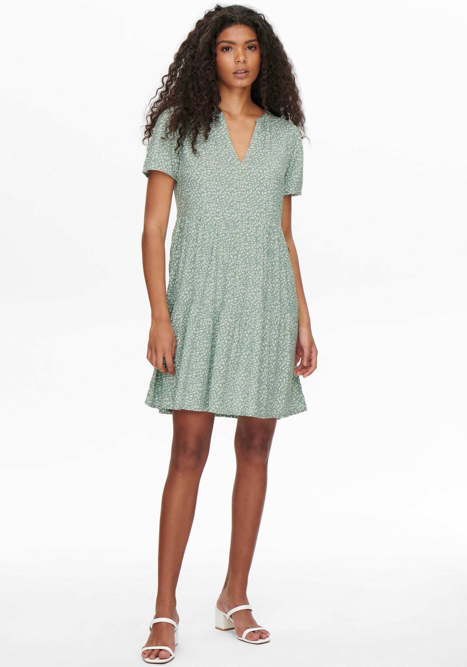 ONLY Sommerkleid ONLZALLY – Sommerkleid mit V-Ausschnitt und Stufenvolant regular fit, feminin, Jersey, Viskose, V-Ausschnitt