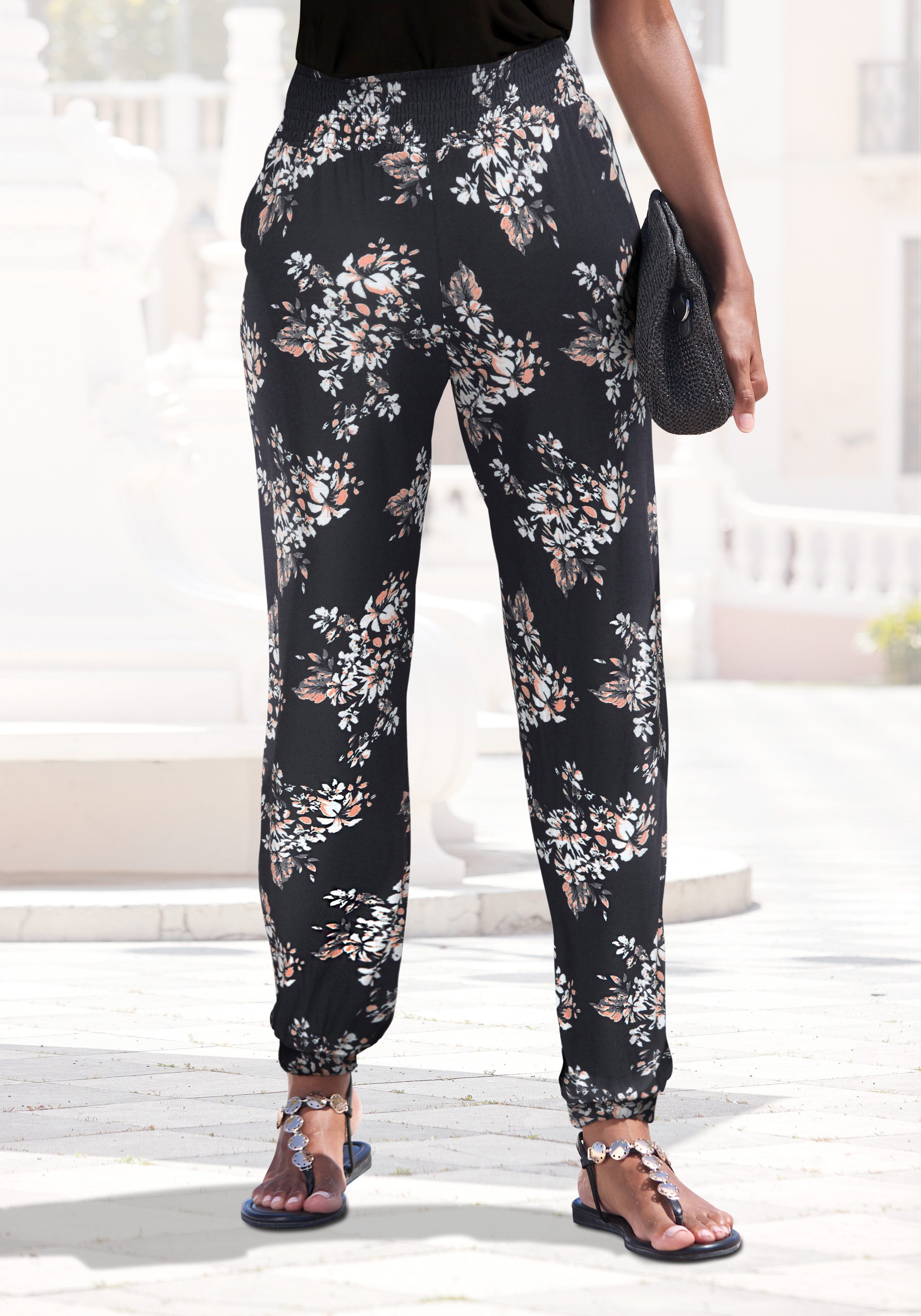 LASCANA Strandhose aus weicher, angenehmer Viskose und floralem Druck mit dezentem Blumendruck, leichte Jerseyhose, Sommerhose, Schlupfhose