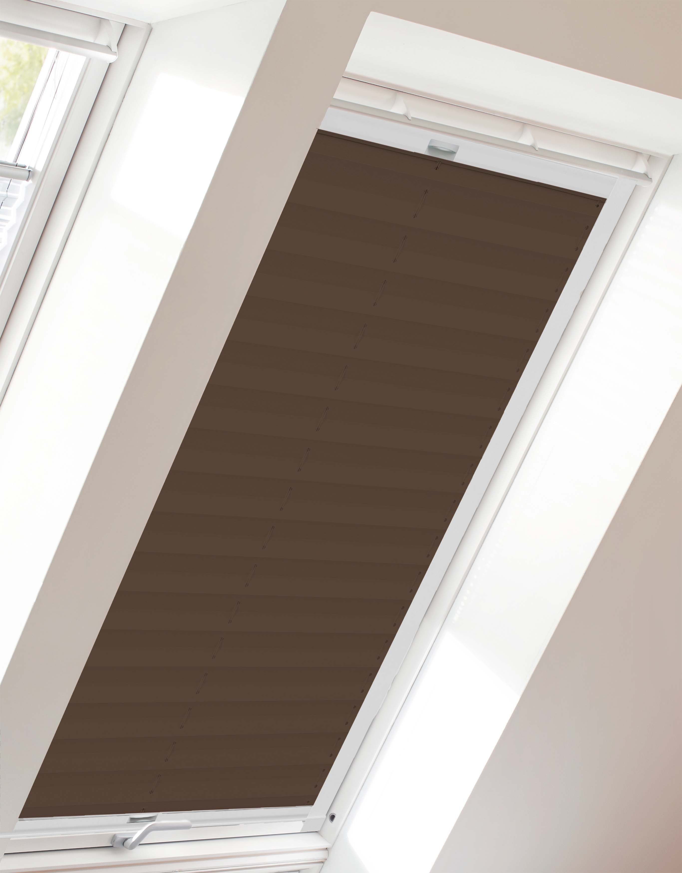 braun mit Lichtschutz, Style Classic Crepe, sunlines, Dachfensterplissee verspannt, Führungsschienen verschraubt,