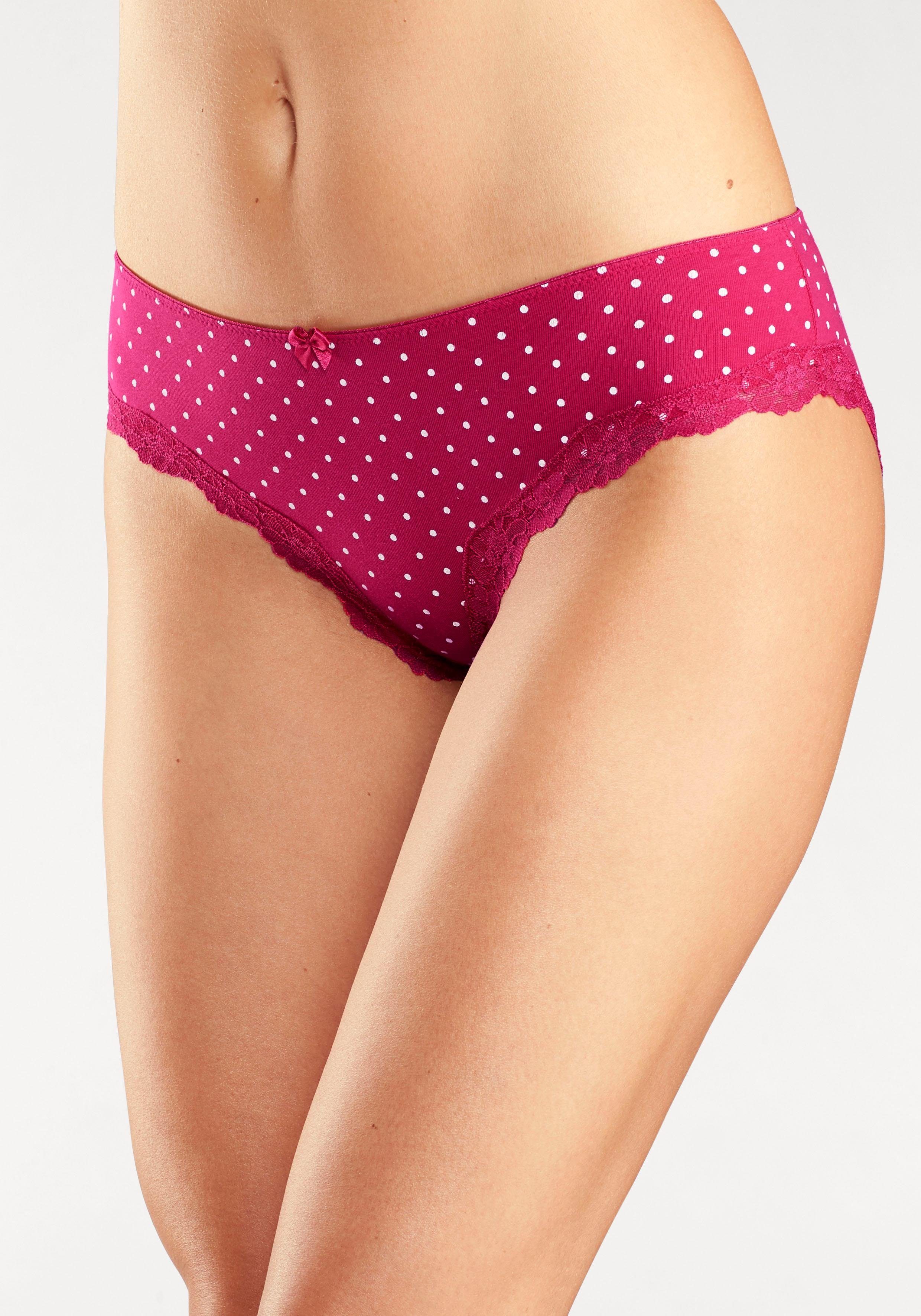 LASCANA Slip (3er-Pack) aus elastischer Baumwolle mit zarter Spitze. € 24,99, (€ 8,33 pro 1 Stk).
