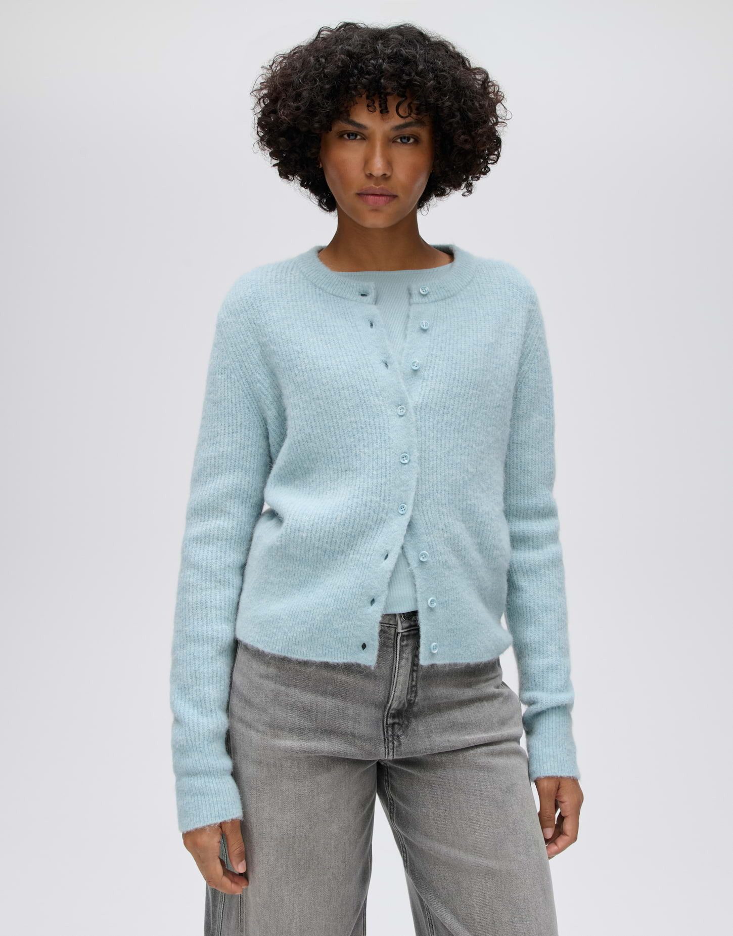 OPUS Strickjacke Dreni aus weicher Wolle Figurbetonter Schnitt mit schmaler Silhouette und Rundhals
