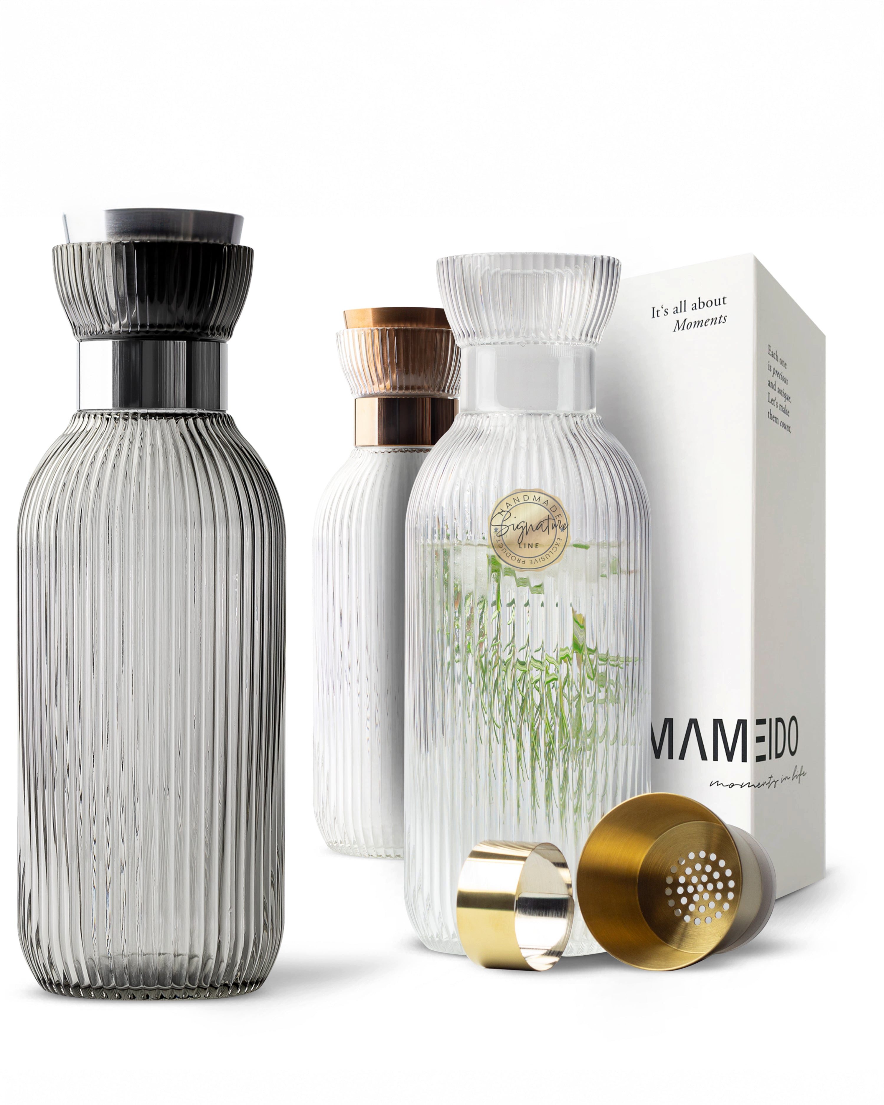 MAMEIDO Wasserkaraffe, aus mundgeblasenem Kristallglas mit edlem Ausgießer in 1 l und 1,5 l