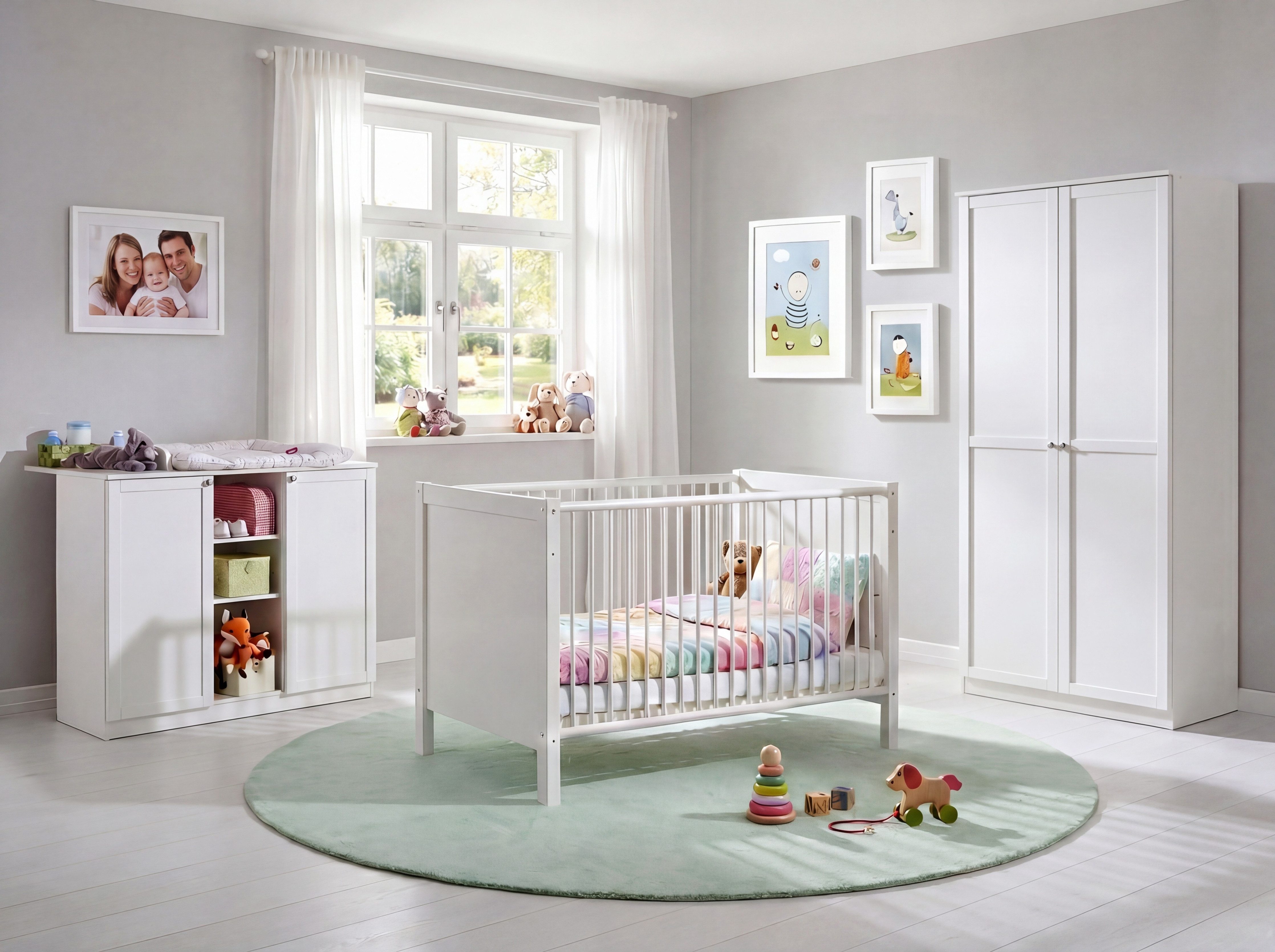 luma-home Babyzimmer-Komplettset 22801, (3-teilig – Babymöbel für Kinderzimmer mit Babybett 70x140 cm, Wickelkommode B122/H101/T75 cm), 2-tür. Kleiderschrank B90/H197/T58 cm, Soft-Close, Landhausstil Weiß