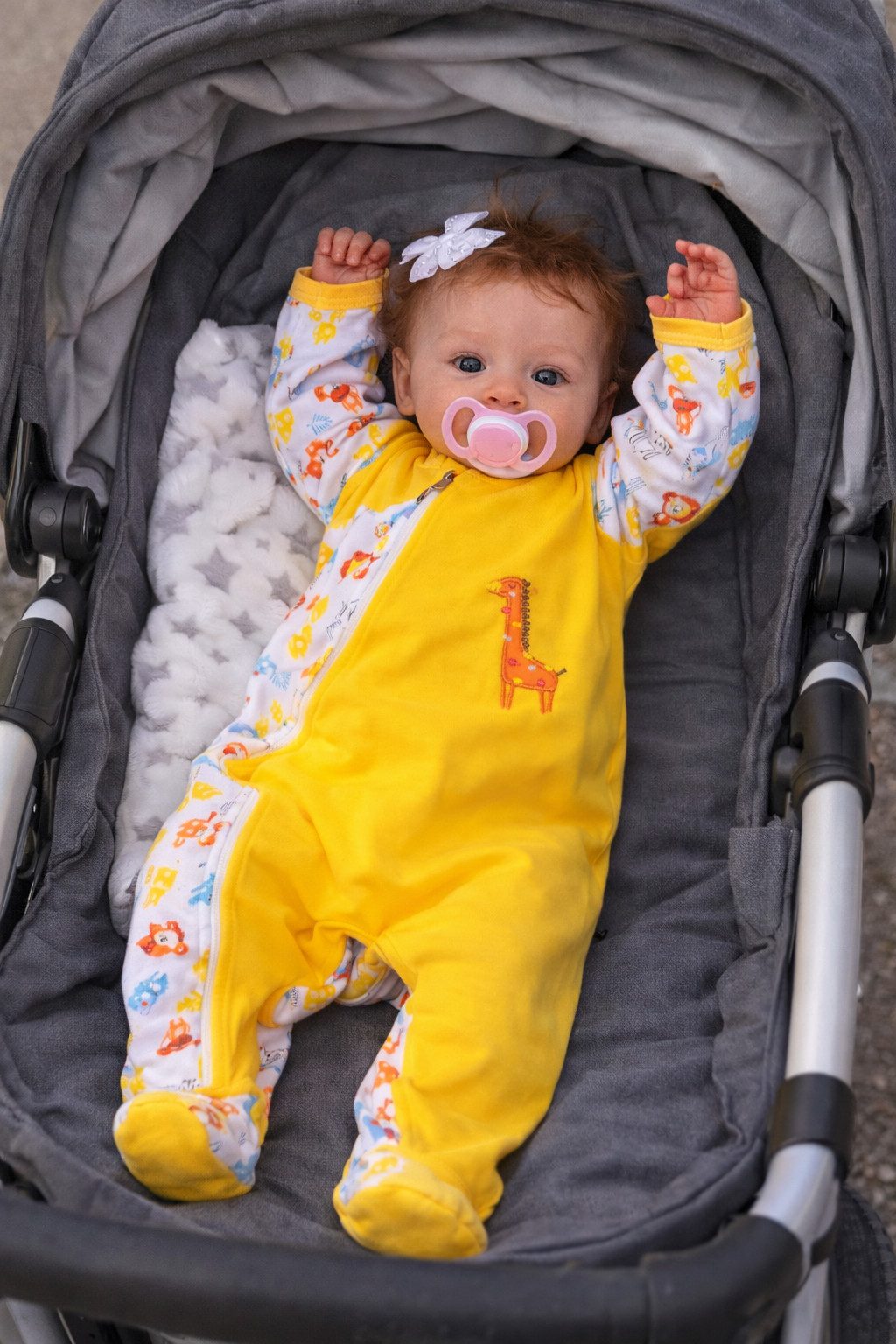 La Bortini Strampler Baby Overall Einteiler in Gelb mit Safari Muster für Neugeborene (Romper mit Füßchen, lang, unisex)
