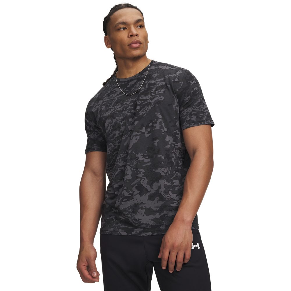 Under Armour® T-Shirt UA ABC CAMO SS sportlicher Stil, aus Baumwolle und Polyester, mit kurzen Ärmeln