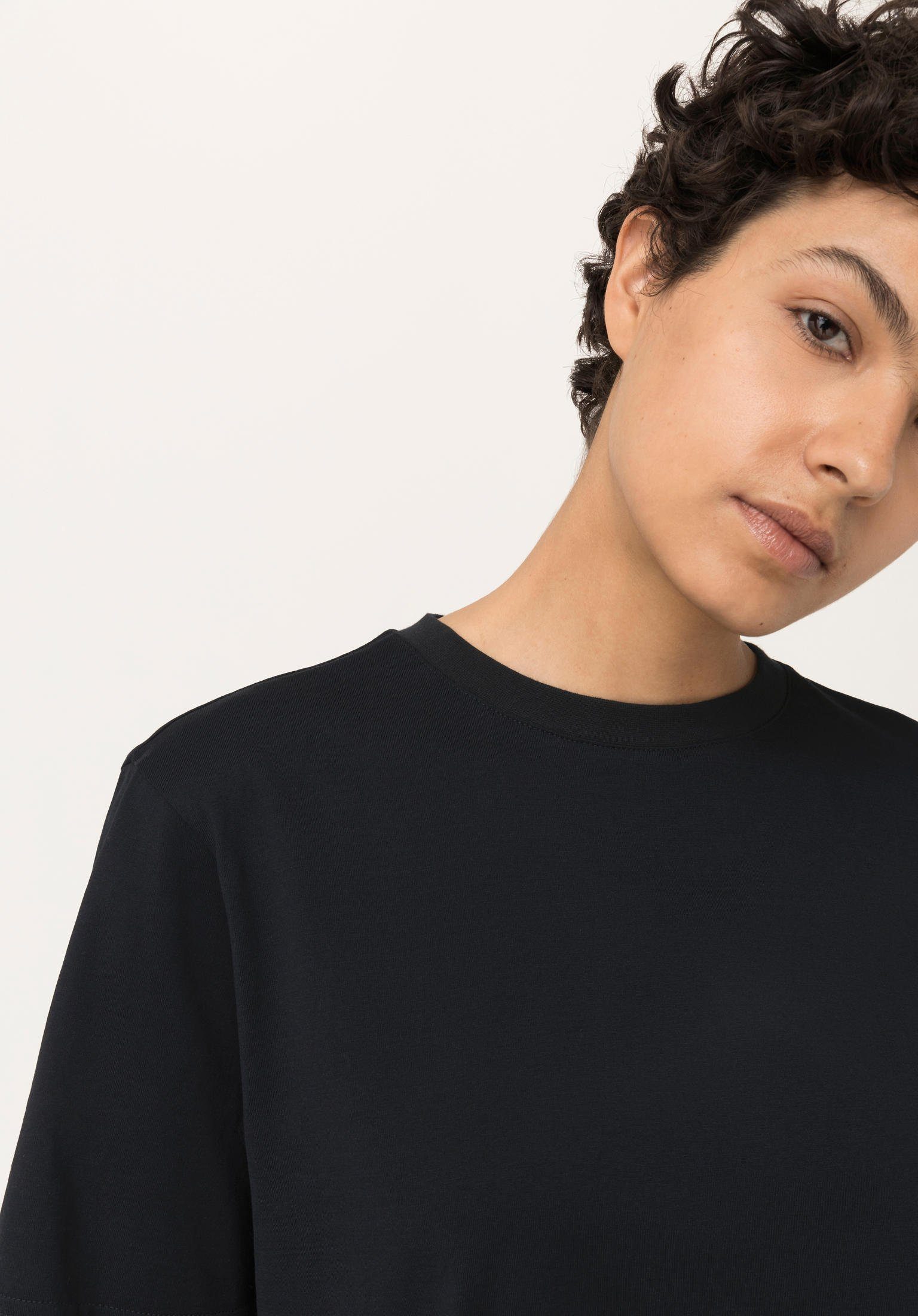 Hessnatur T-Shirt Kurzarm aus reiner Bio-Baumwolle schwarz